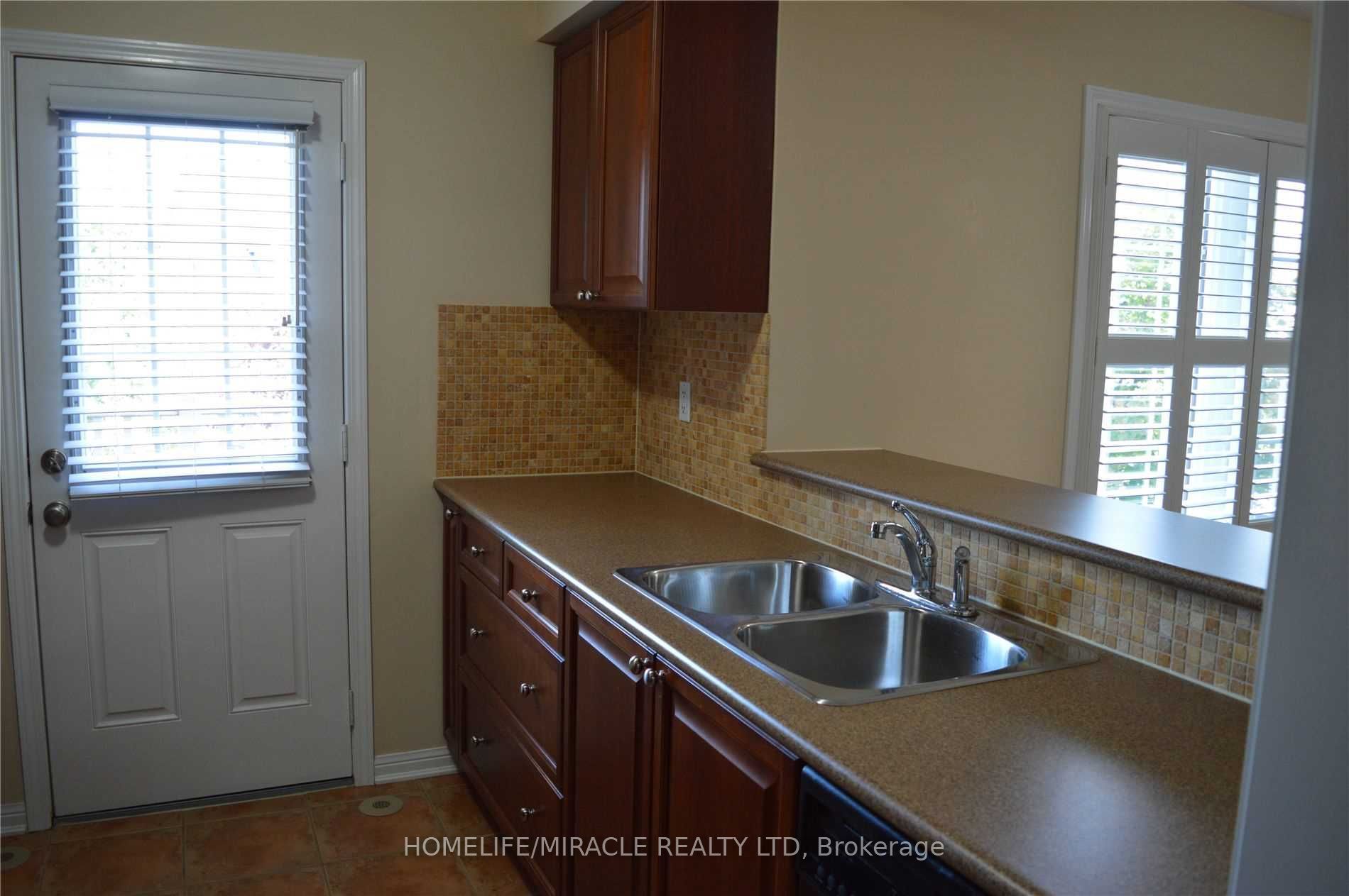 918 Burgess Gardens Property Photo 6