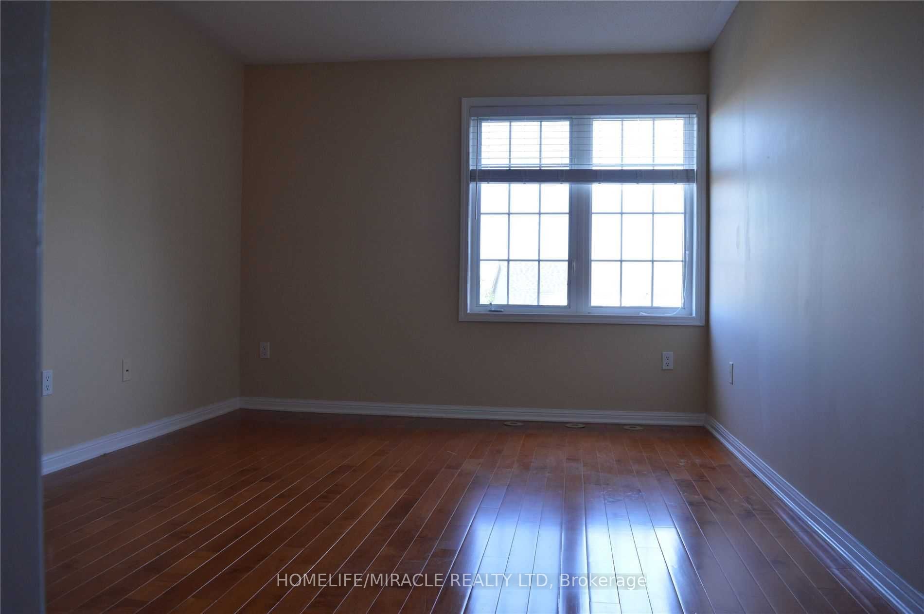 918 Burgess Gardens Property Photo 12