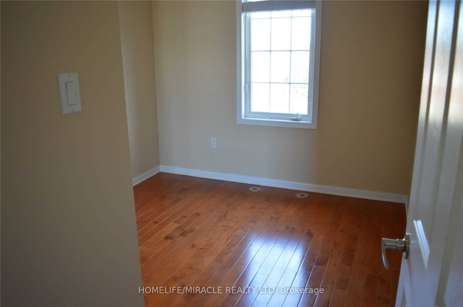 918 Burgess Gardens Property Photo 14