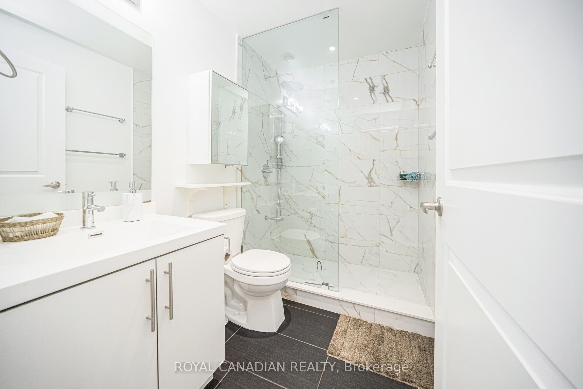 55 Speers Road 308 Property Photo 11