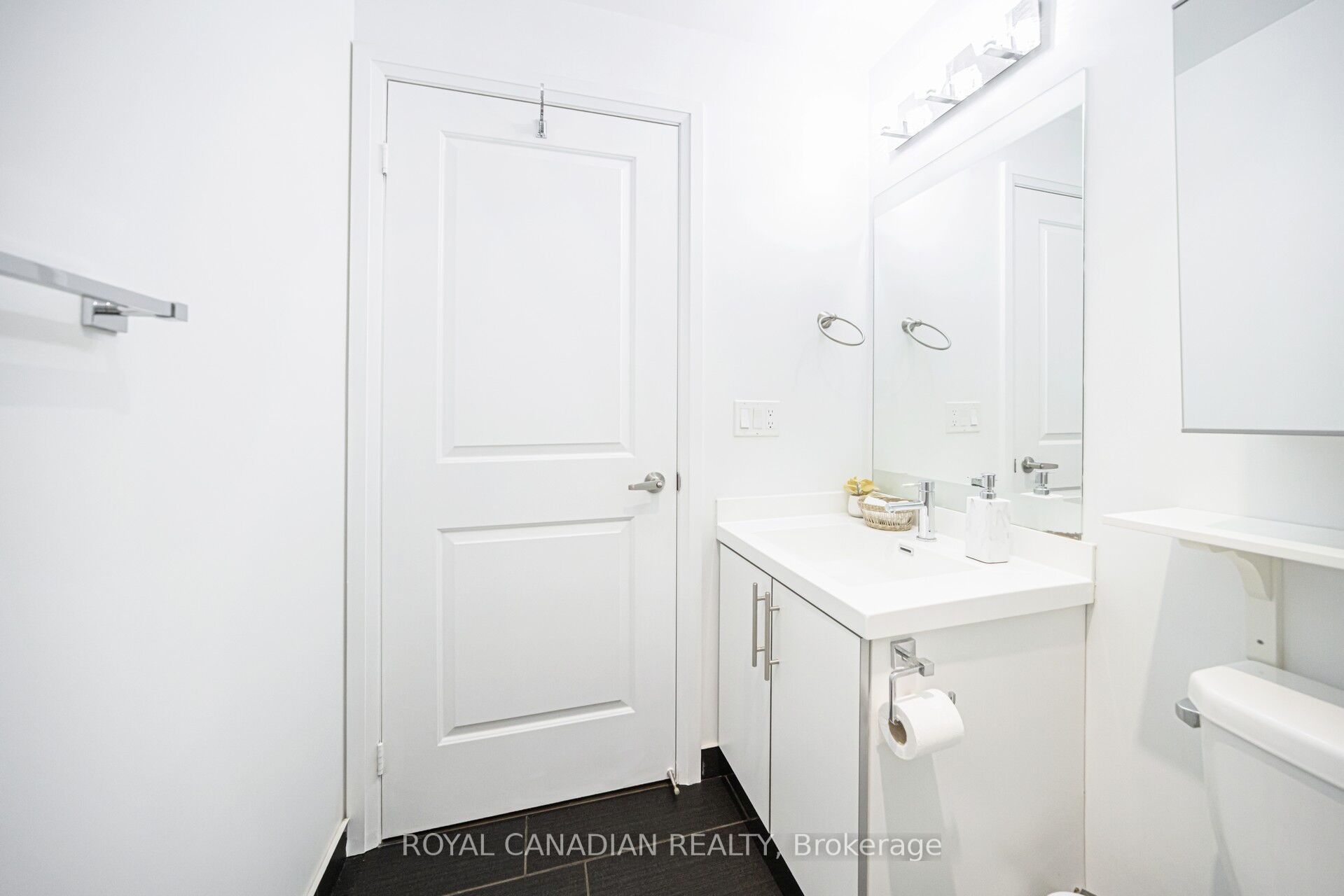 55 Speers Road 308 Property Photo 12