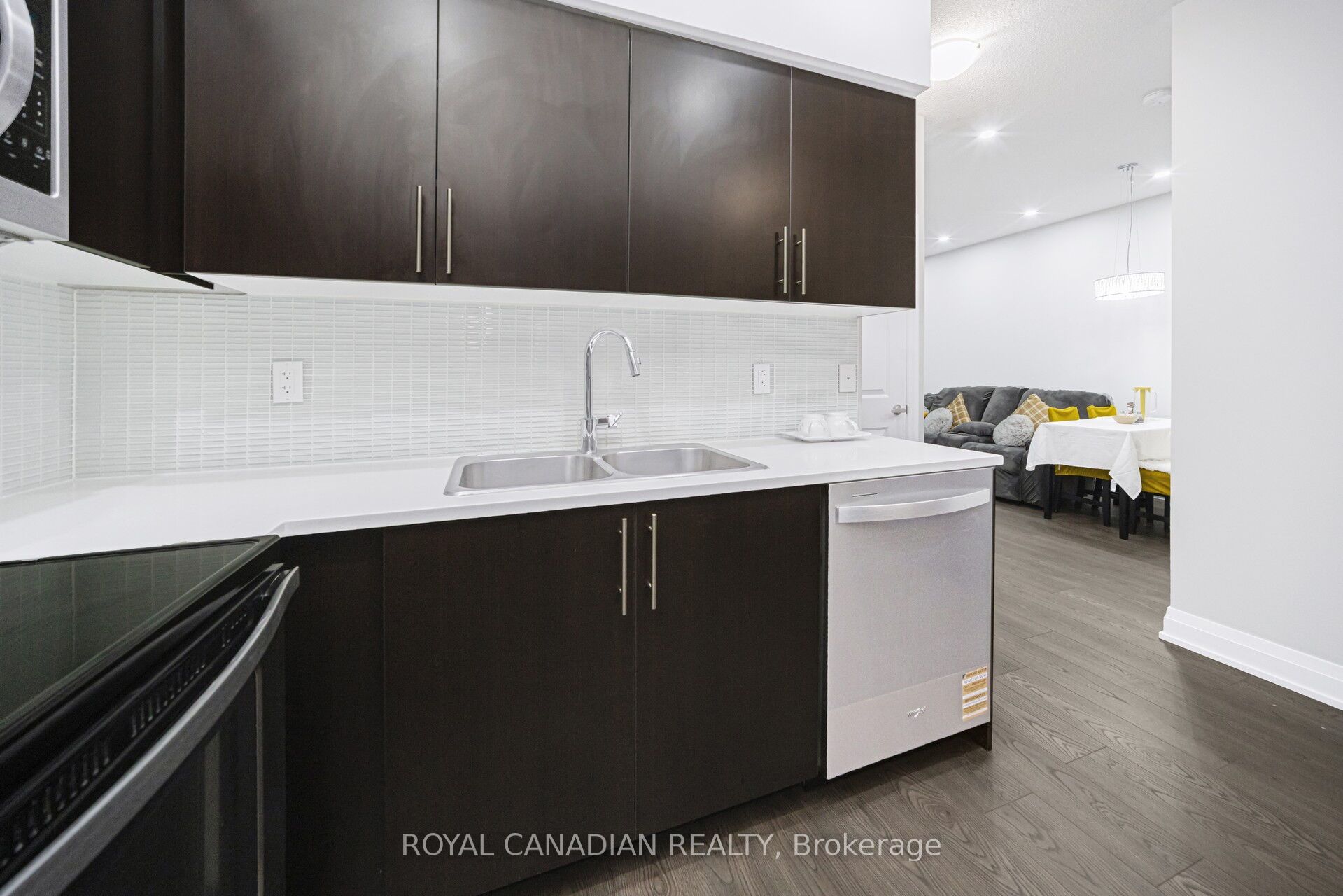 55 Speers Road 308 Property Photo 17