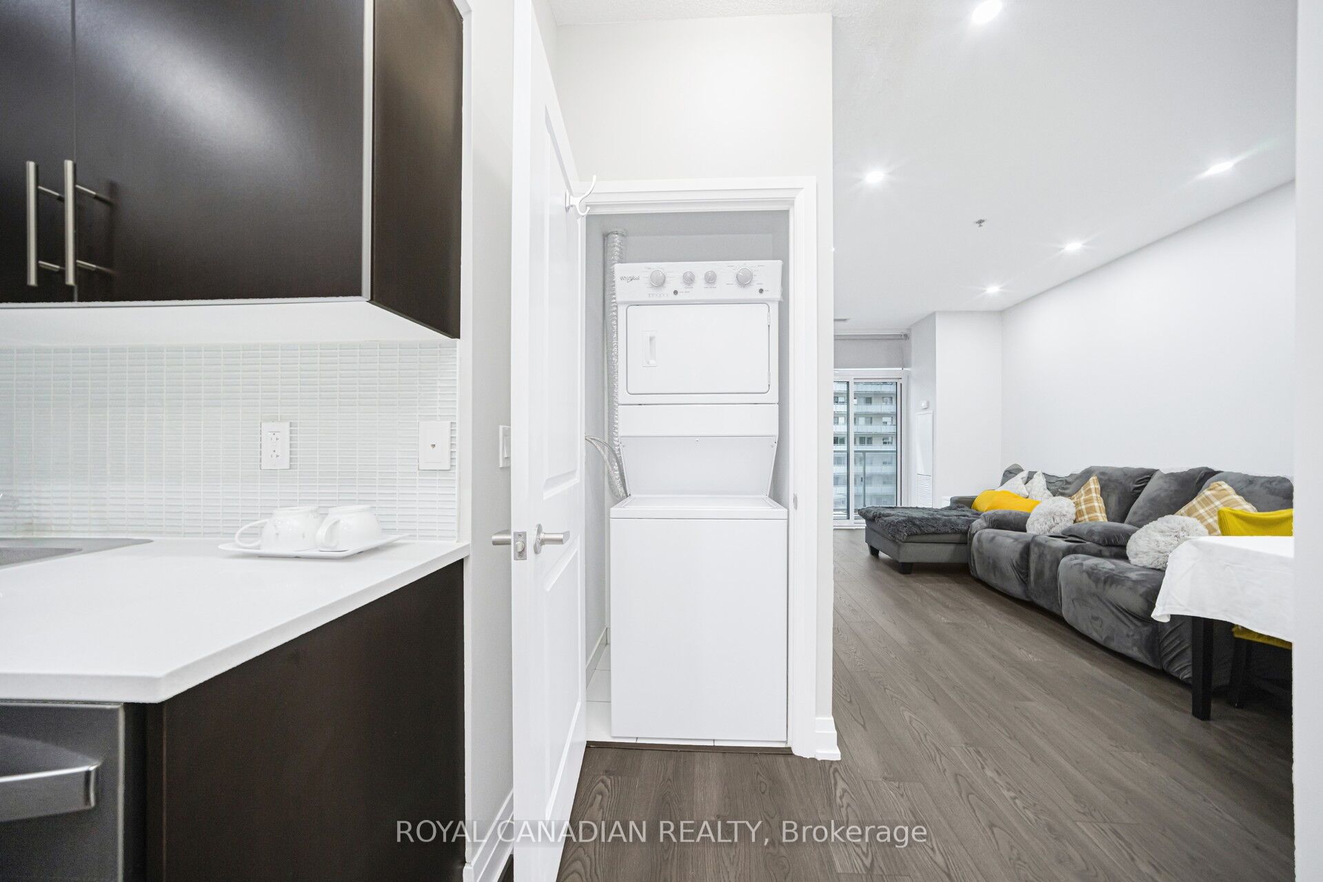 55 Speers Road 308 Property Photo 18