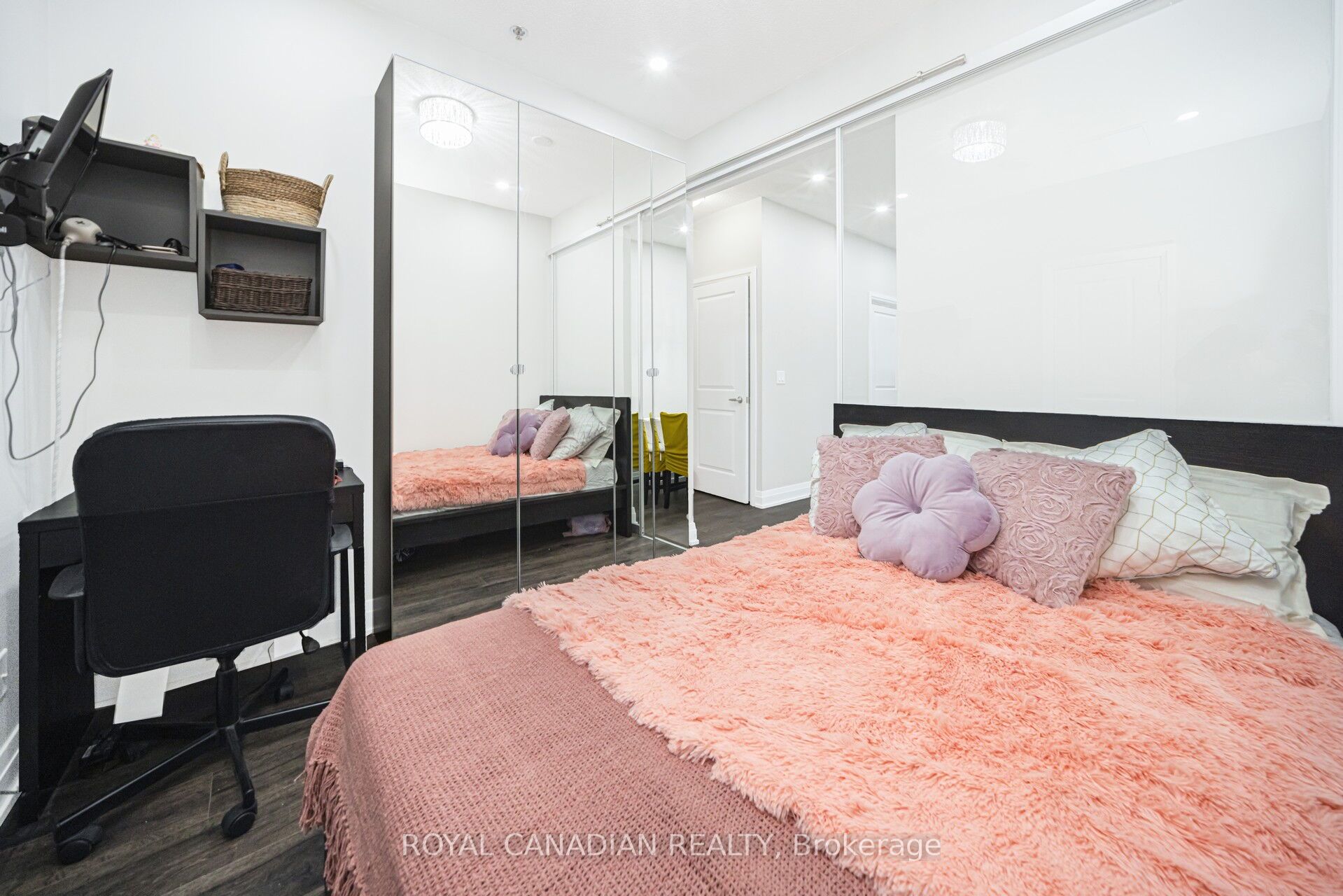 55 Speers Road 308 Property Photo 28