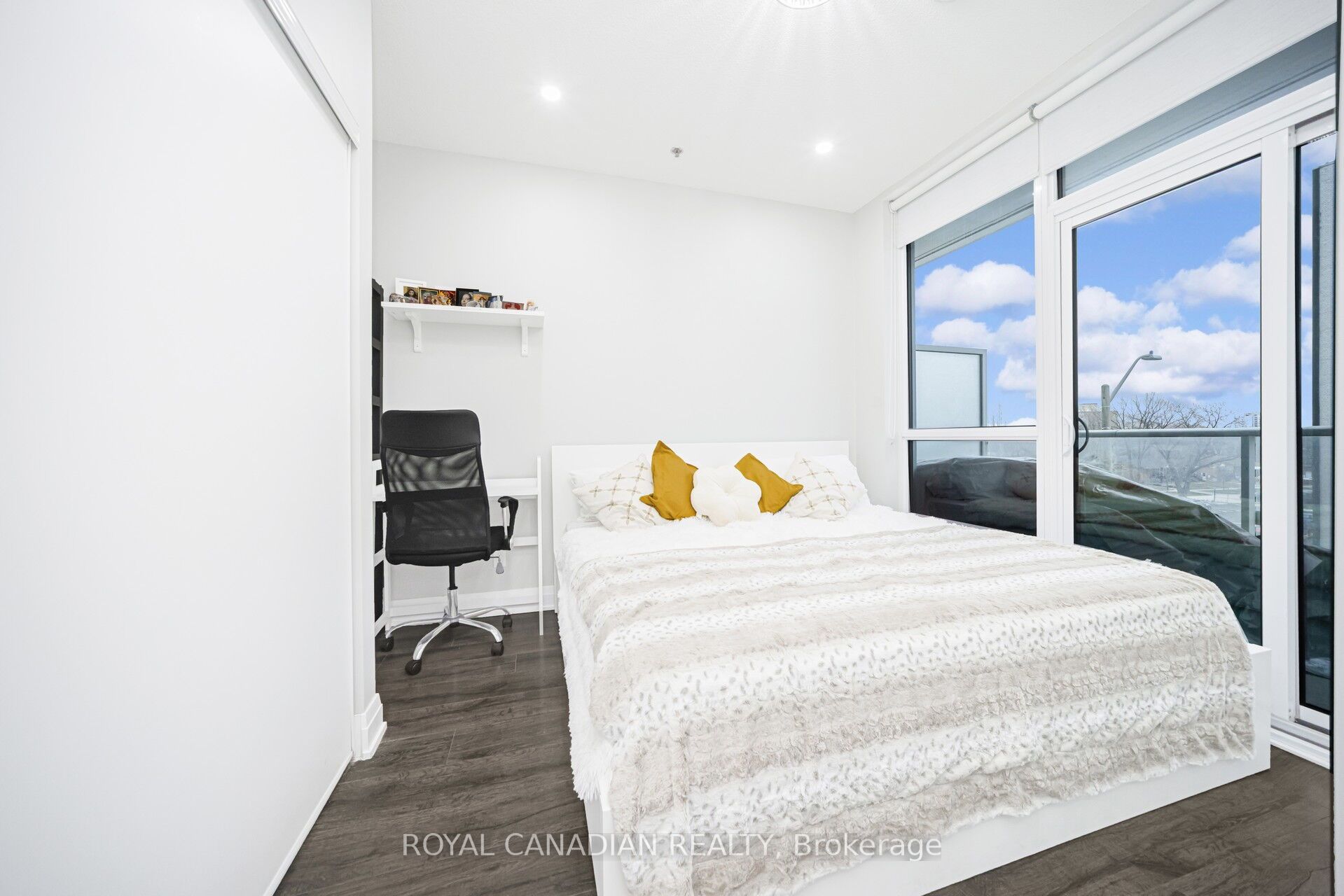 55 Speers Road 308 Property Photo 32