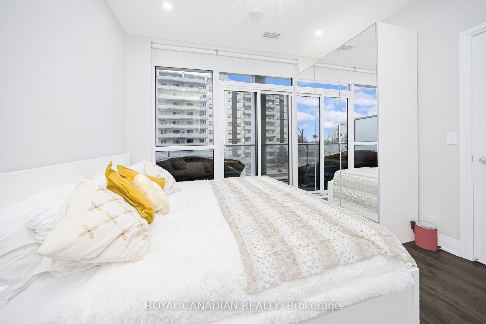 55 Speers Road 308 Property Photo 34
