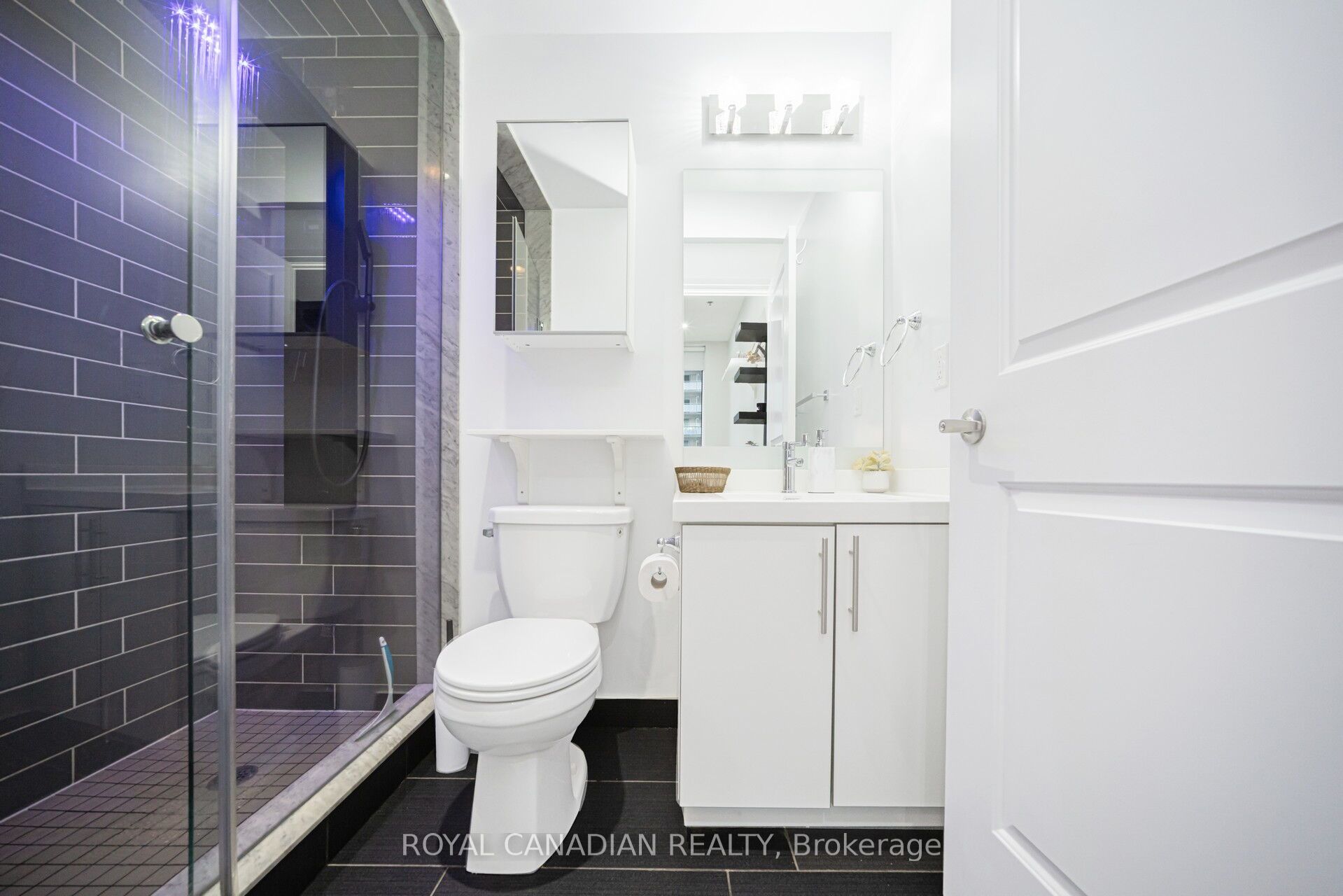 55 Speers Road 308 Property Photo 36