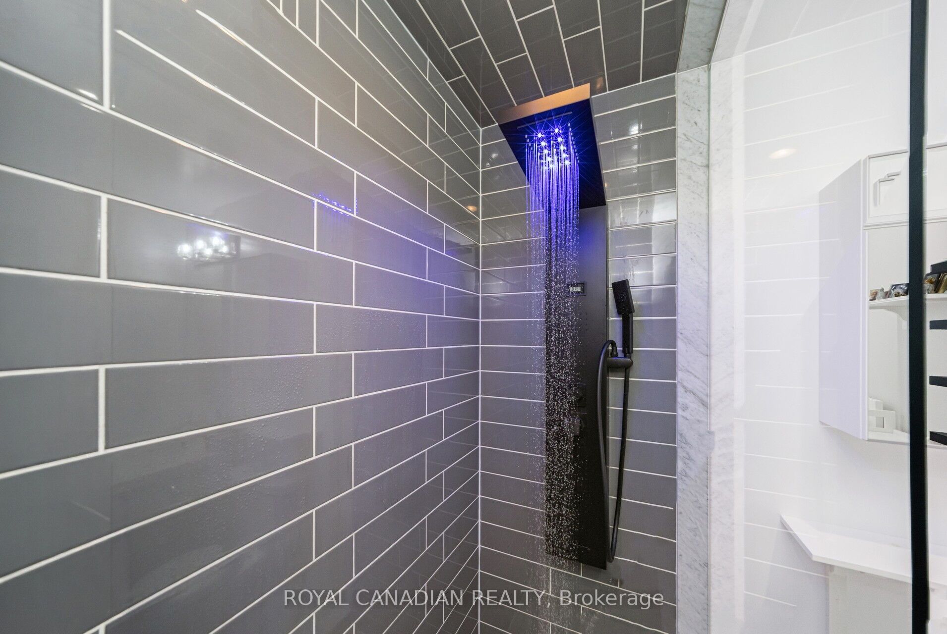 55 Speers Road 308 Property Photo 38