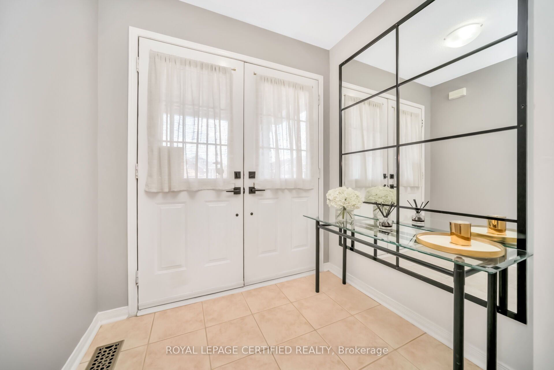 70 Vintage Gate Property Photo 4