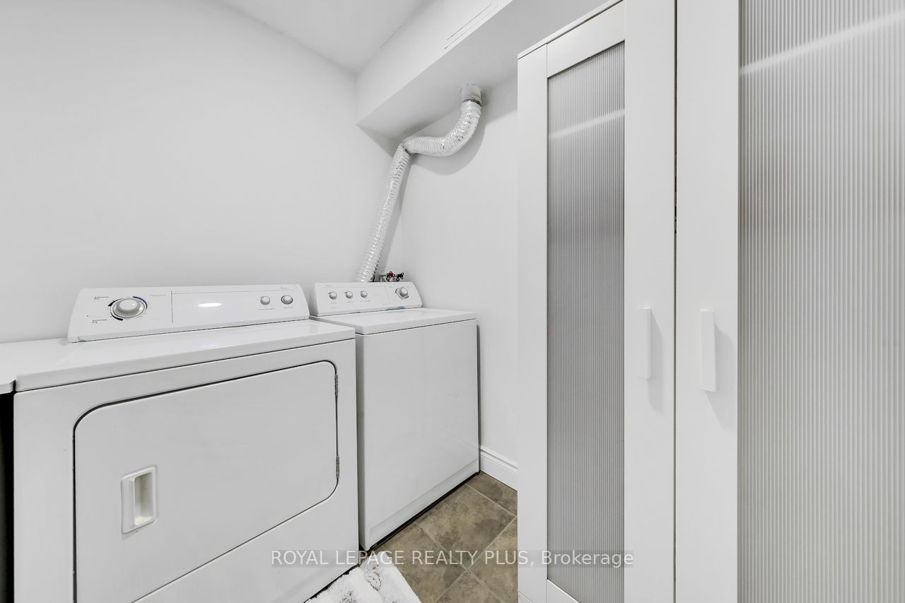 1359 White Oaks Boulevard 403 Property Photo 4