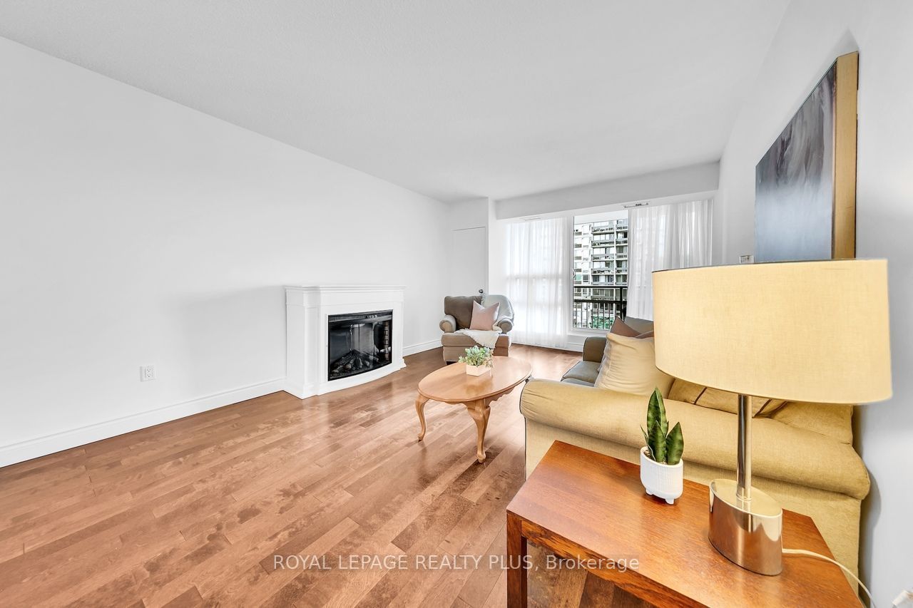 1359 White Oaks Boulevard 403 Property Photo 15
