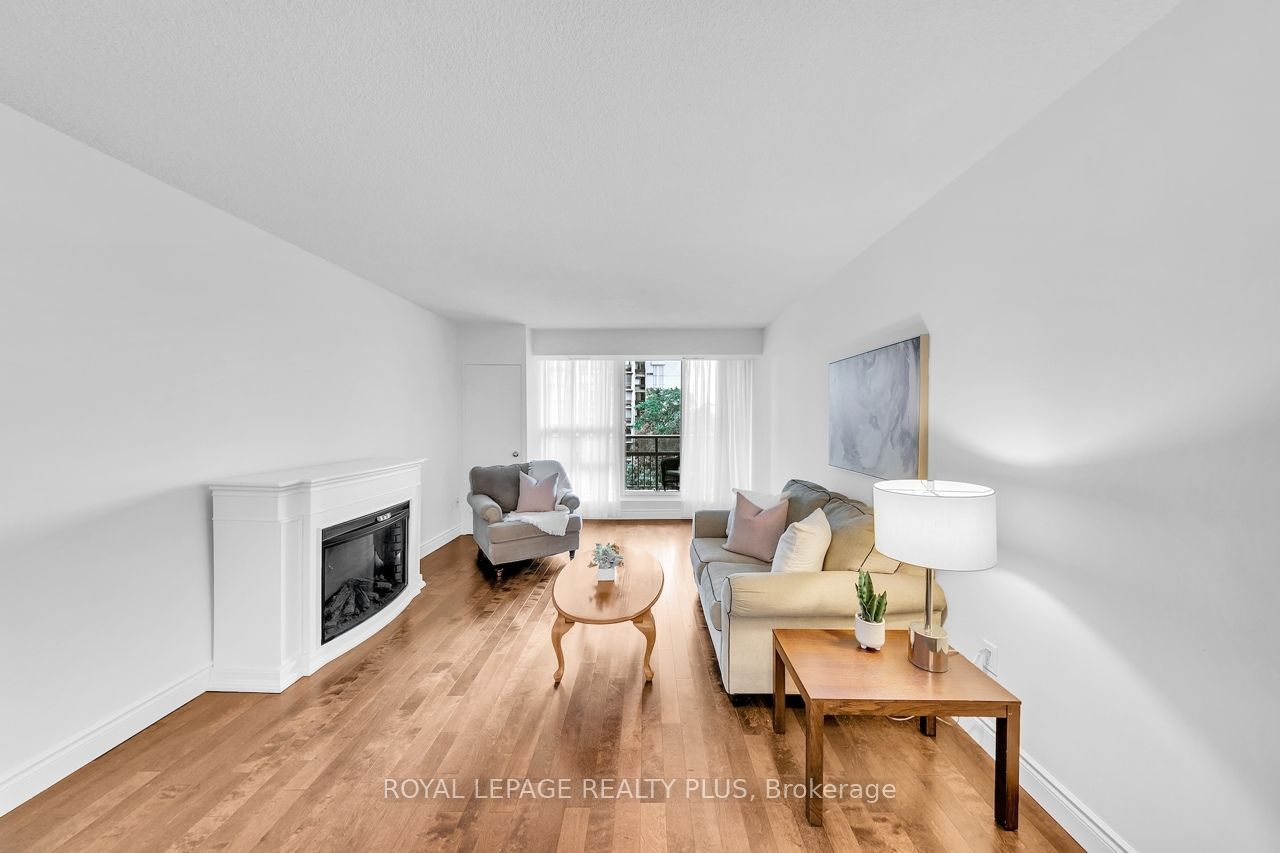 1359 White Oaks Boulevard 403 Property Photo 16
