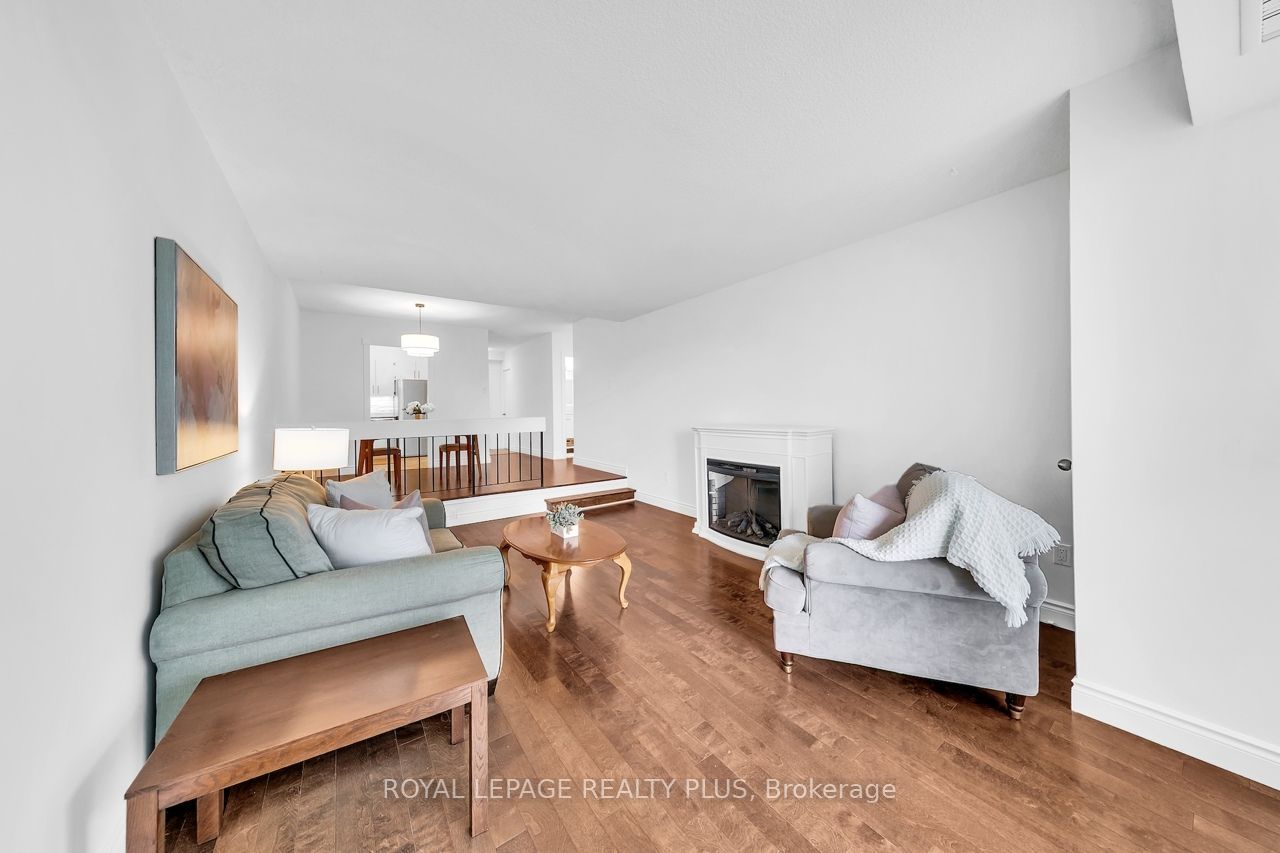1359 White Oaks Boulevard 403 Property Photo 17