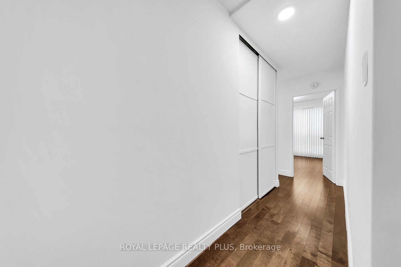 1359 White Oaks Boulevard 403 Property Photo 26