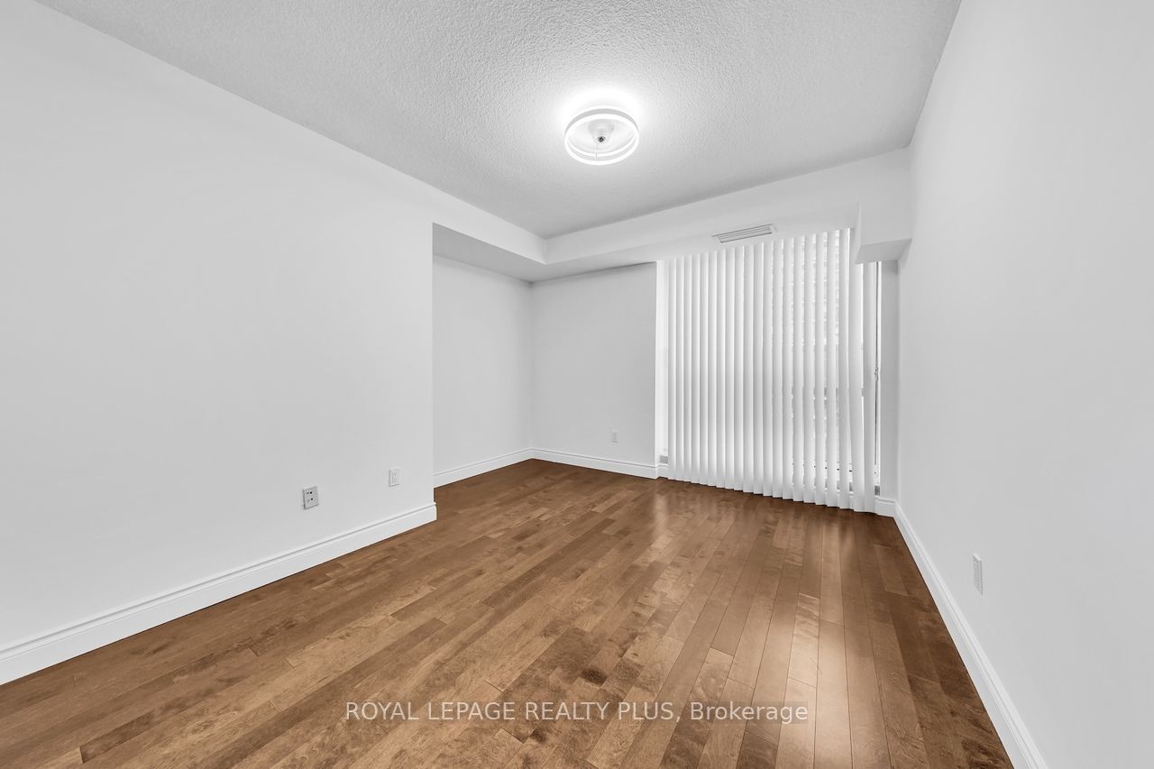 1359 White Oaks Boulevard 403 Property Photo 27