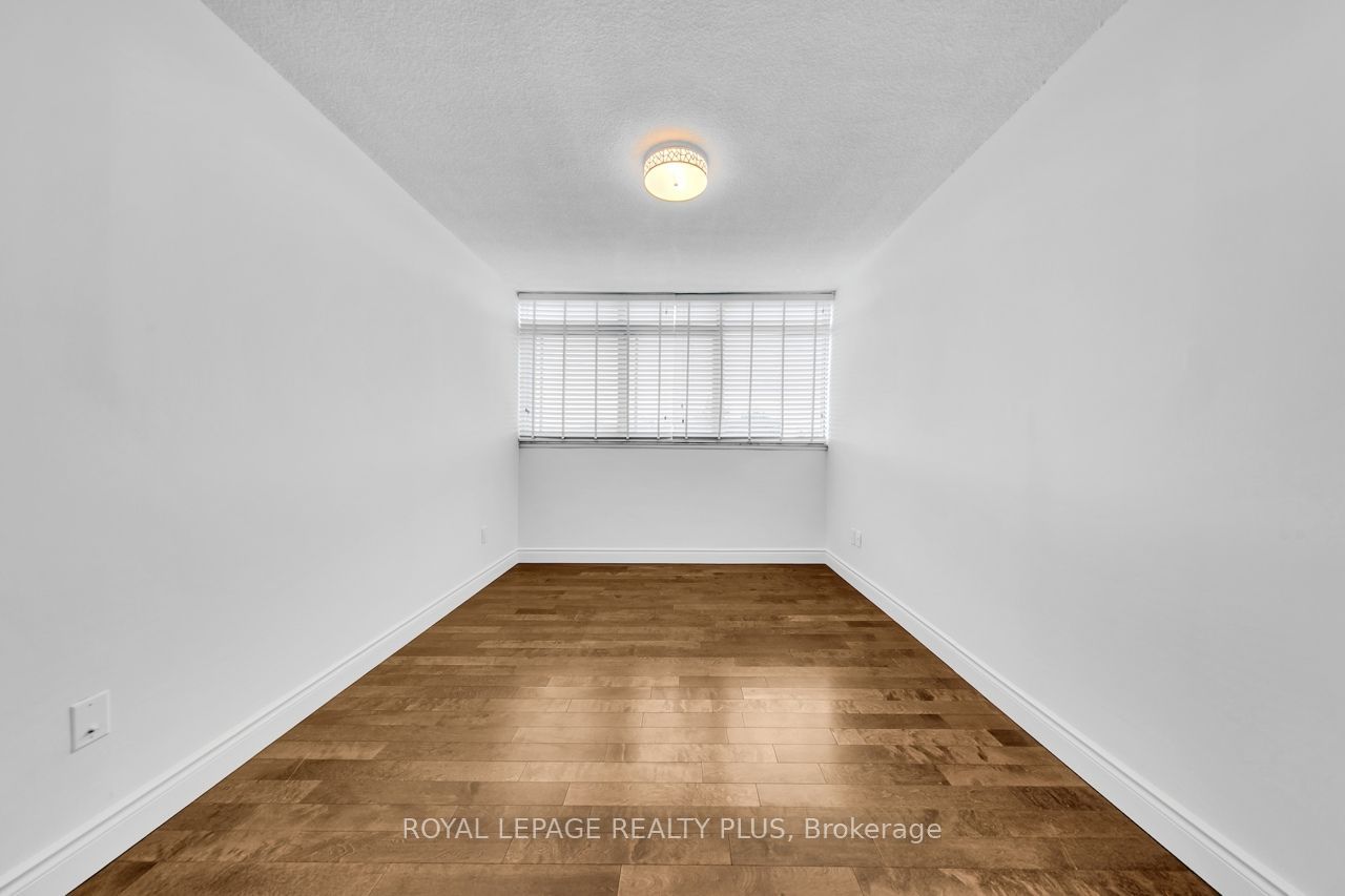 1359 White Oaks Boulevard 403 Property Photo 31
