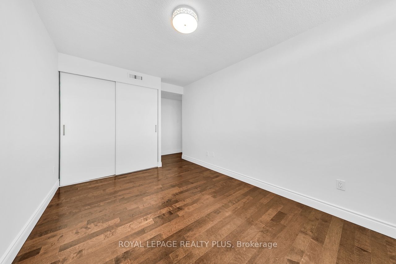 1359 White Oaks Boulevard 403 Property Photo 32