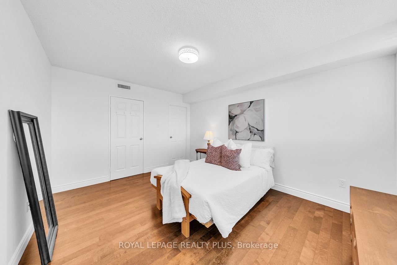 1359 White Oaks Boulevard 403 Property Photo 35