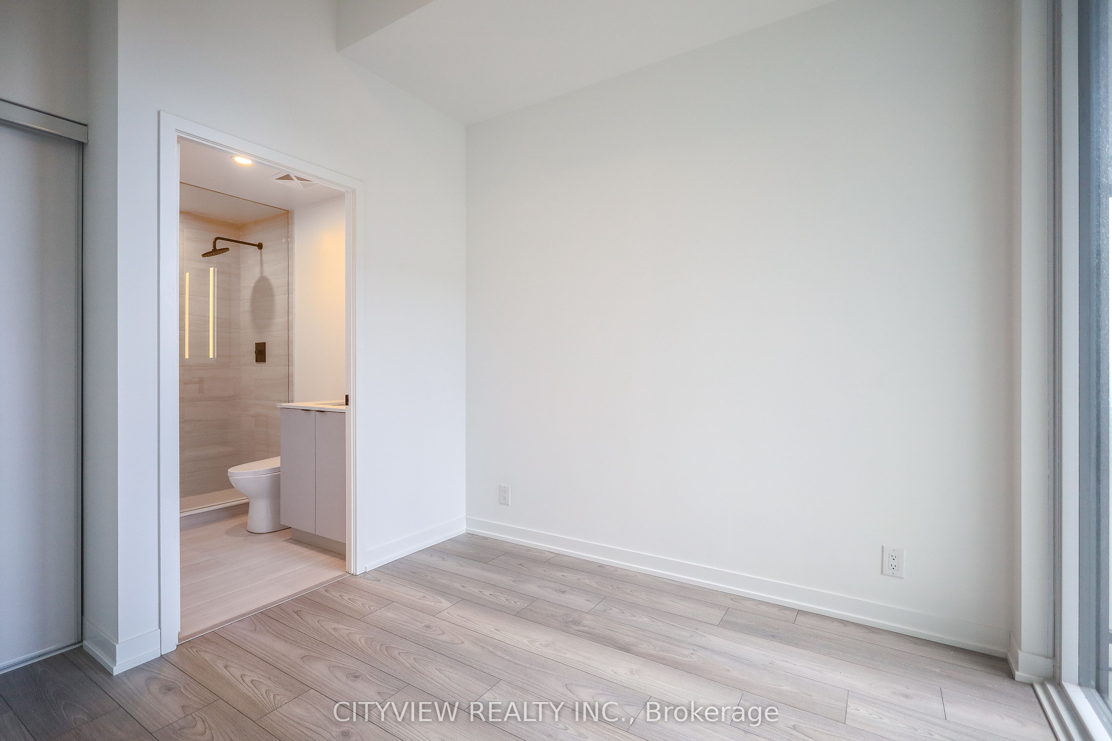 285 Dufferin Street 1127 Property Photo 17