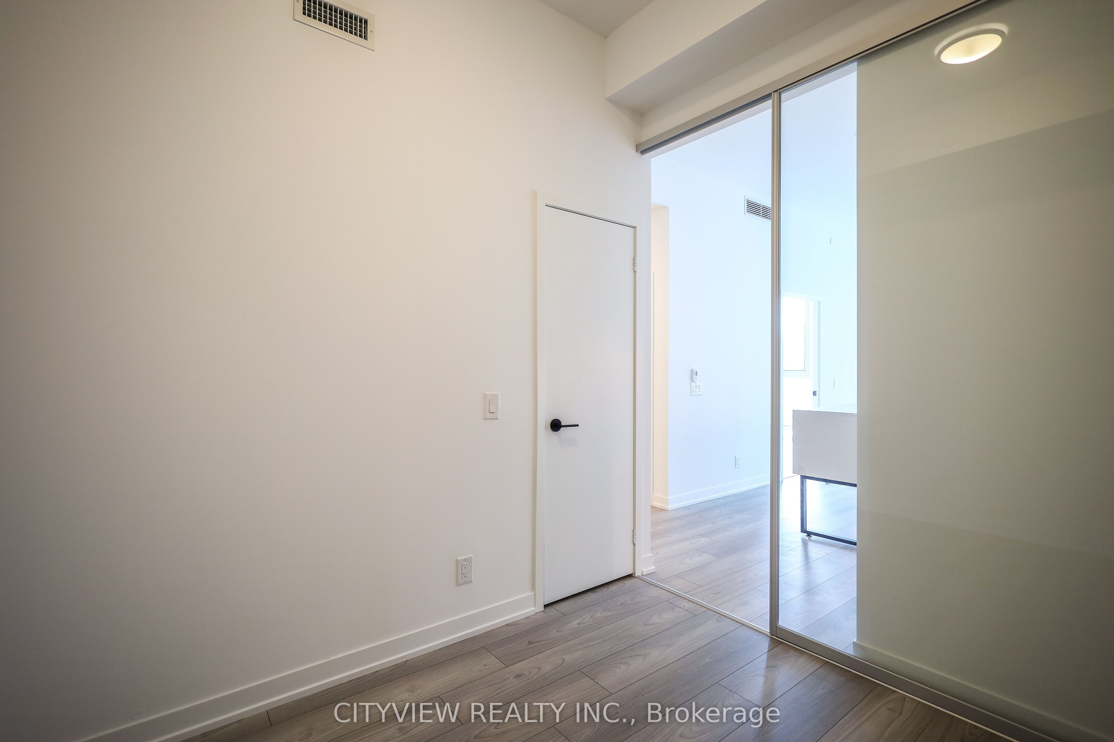 285 Dufferin Street 1127 Property Photo 20
