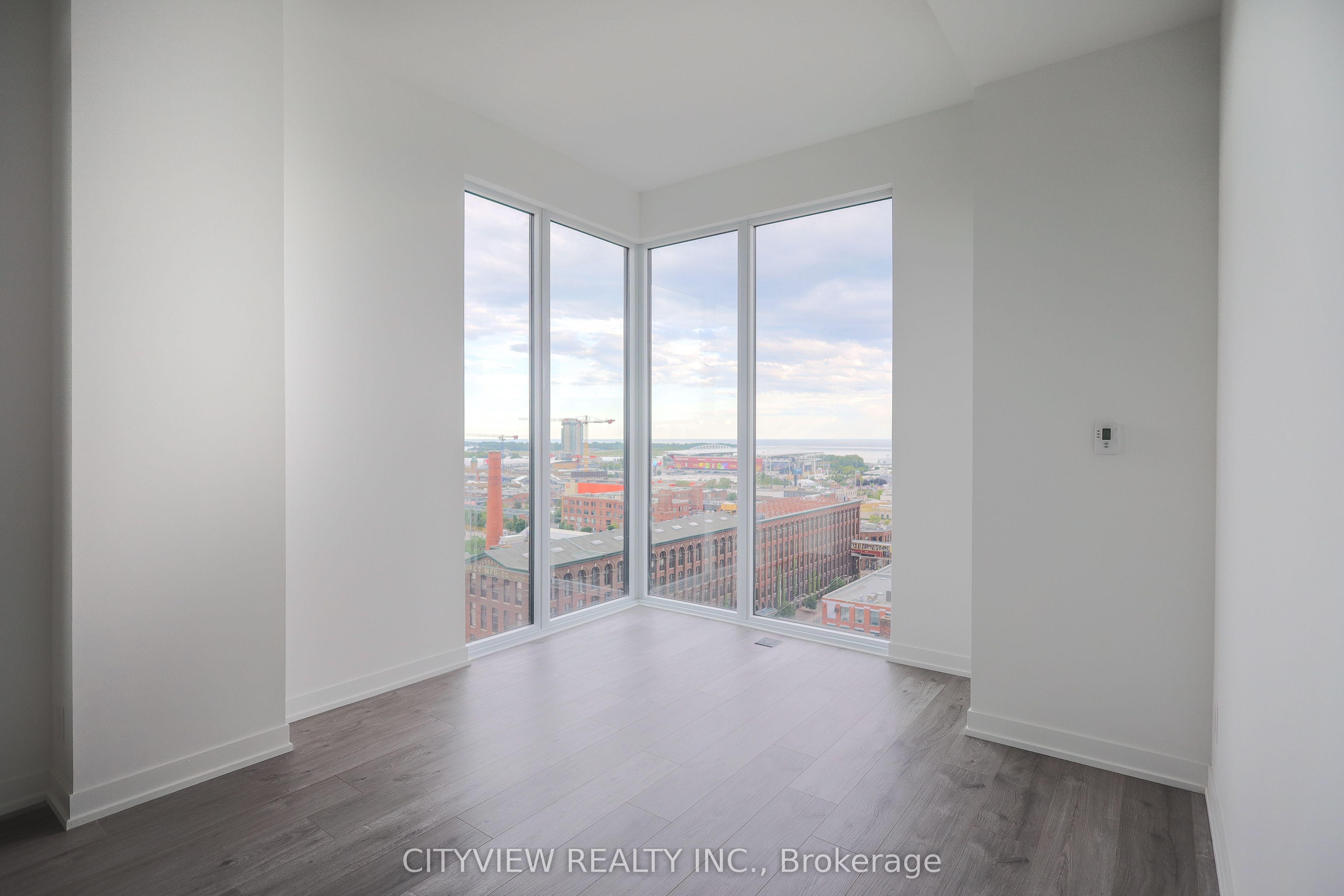 285 Dufferin Street 1402 Property Photo 7