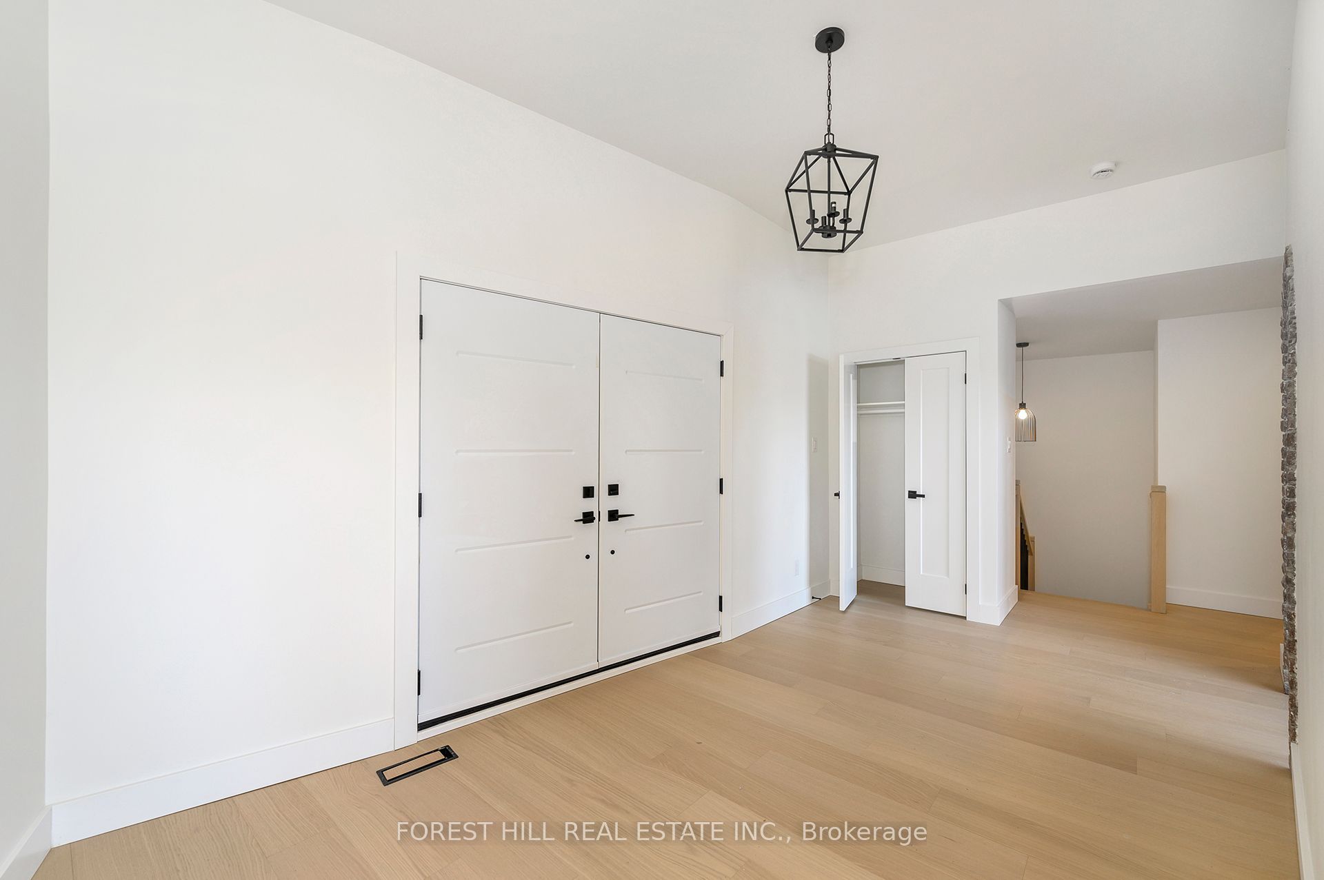 7139 Appleby Line Property Photo 3