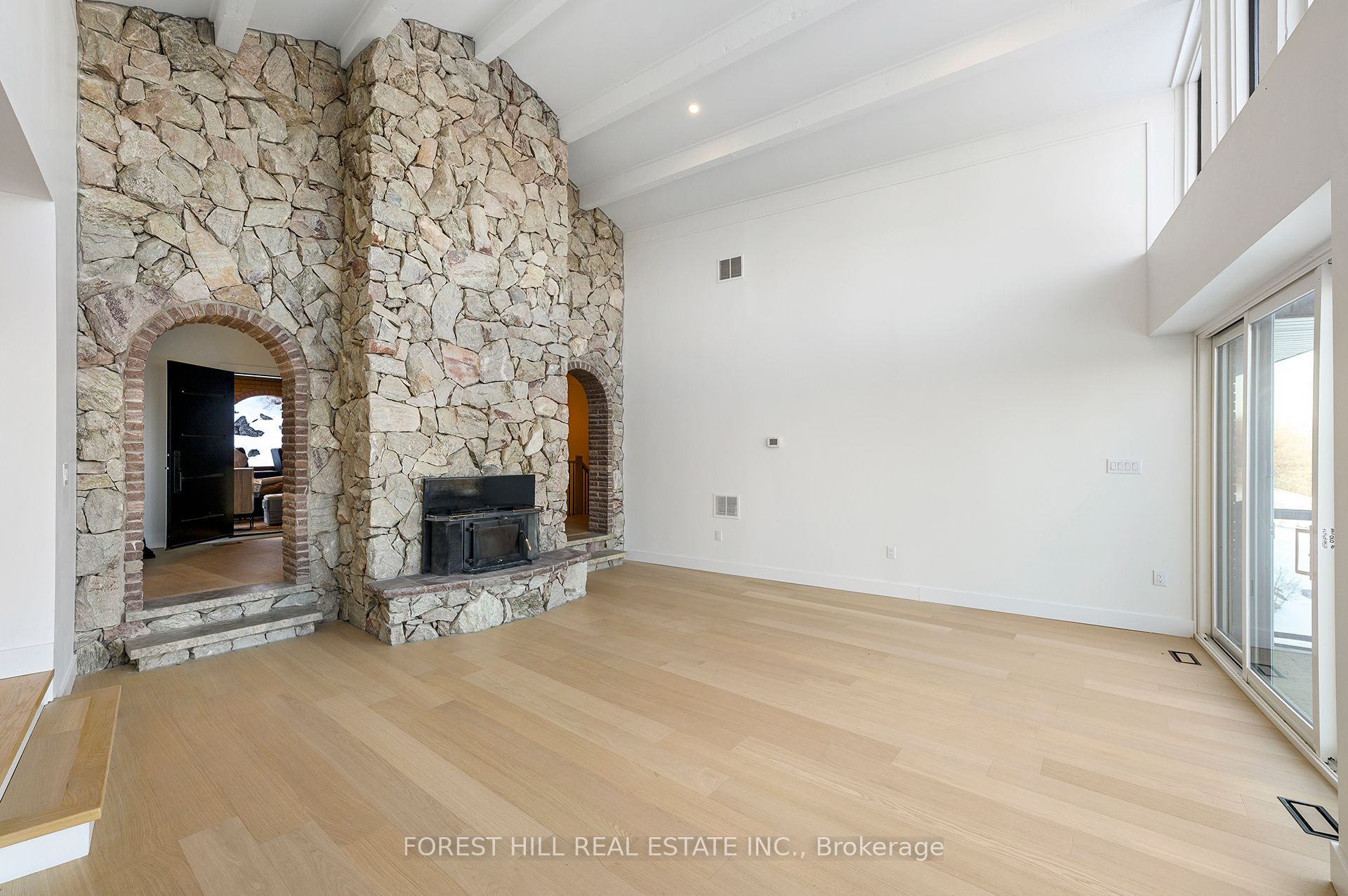 7139 Appleby Line Property Photo 5