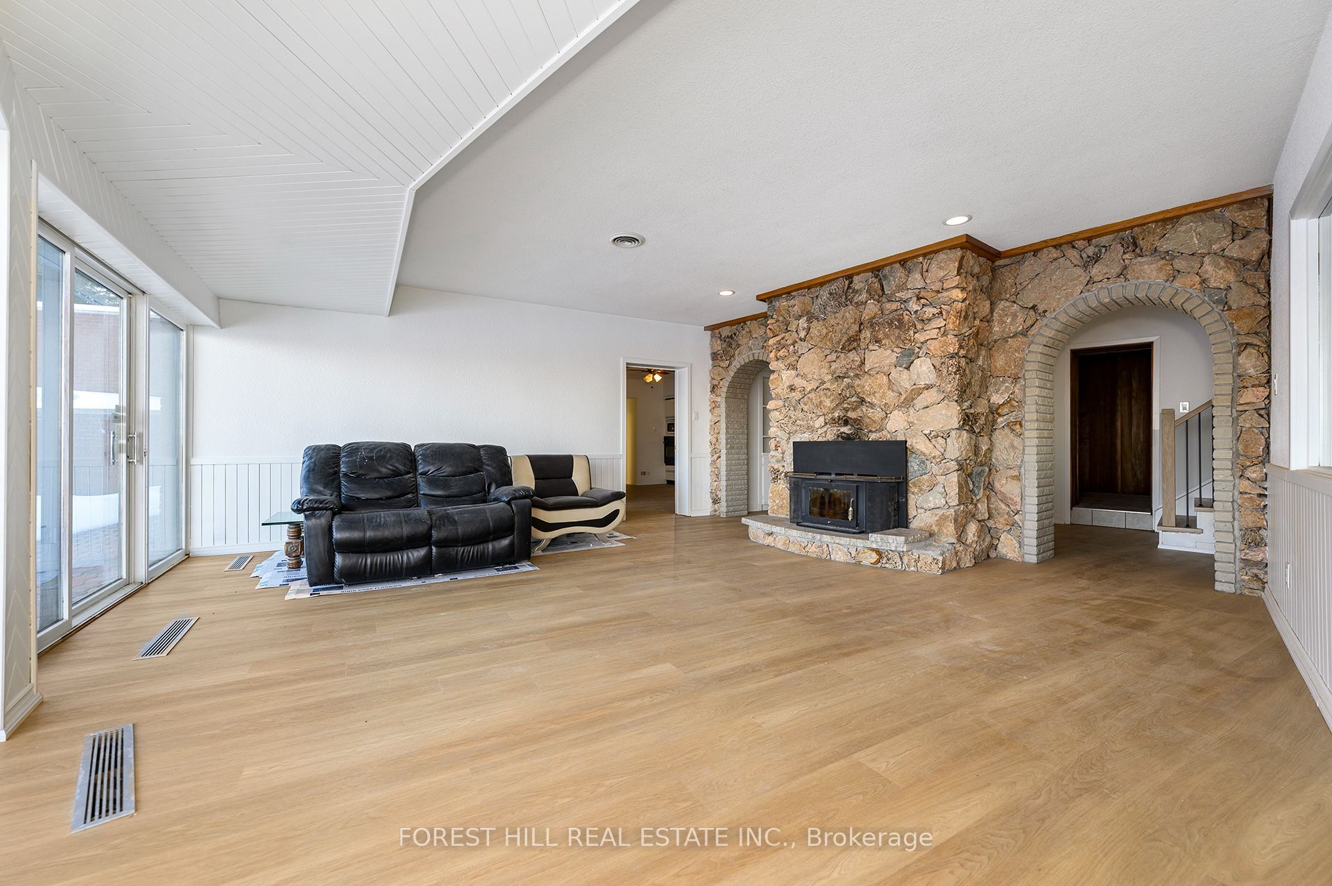 7139 Appleby Line Property Photo 27
