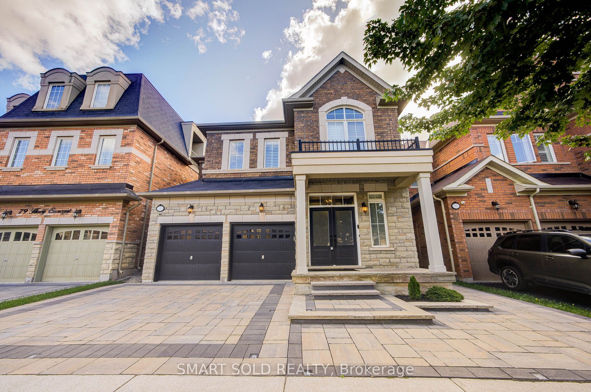 75 Hoey Crescent Property Photo 1