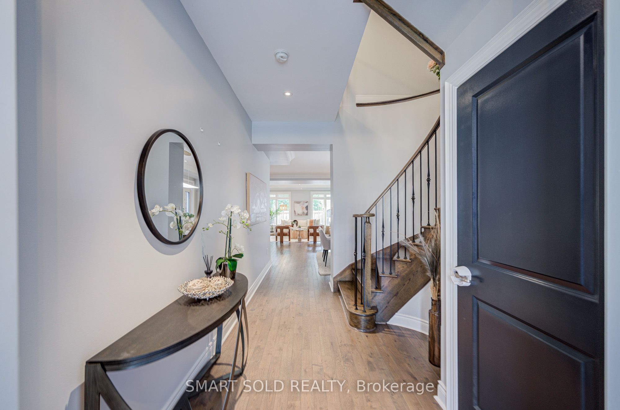 75 Hoey Crescent Property Photo 8