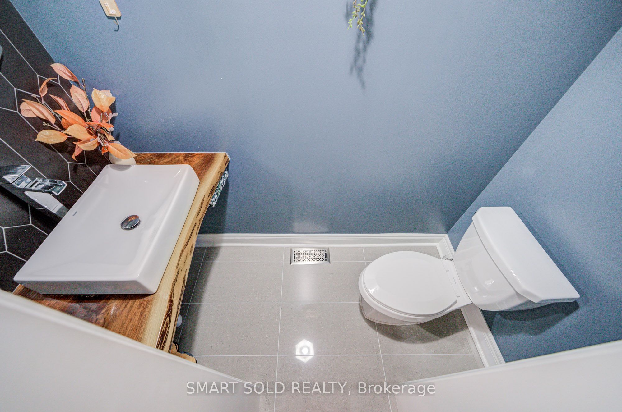 75 Hoey Crescent Property Photo 25
