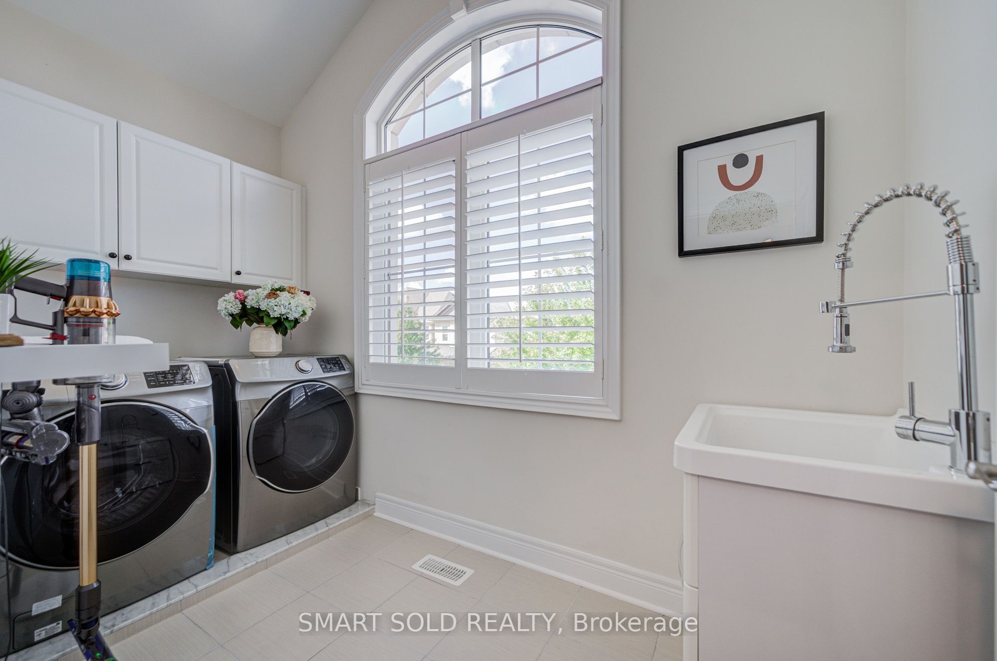 75 Hoey Crescent Property Photo 27