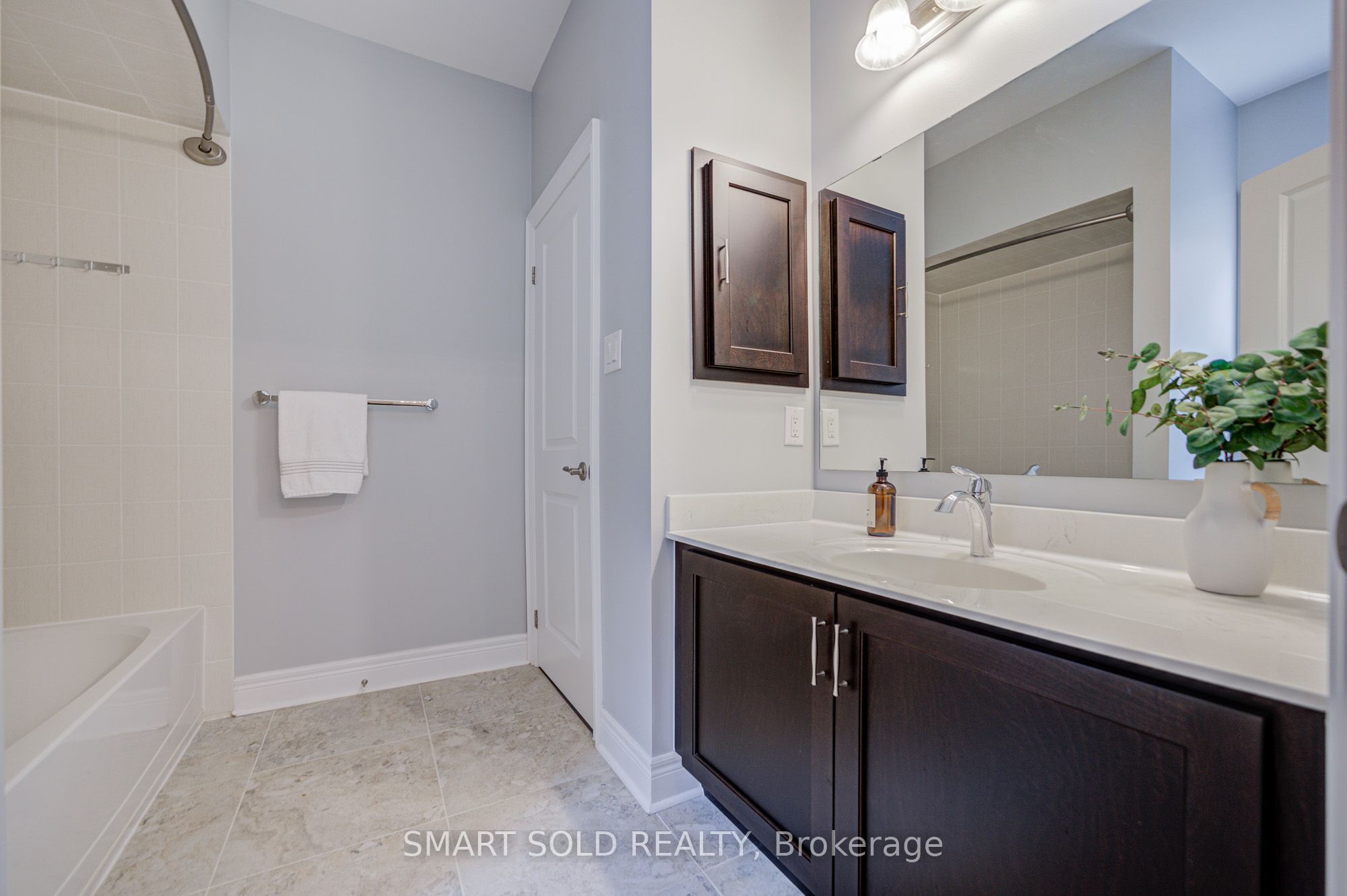75 Hoey Crescent Property Photo 36