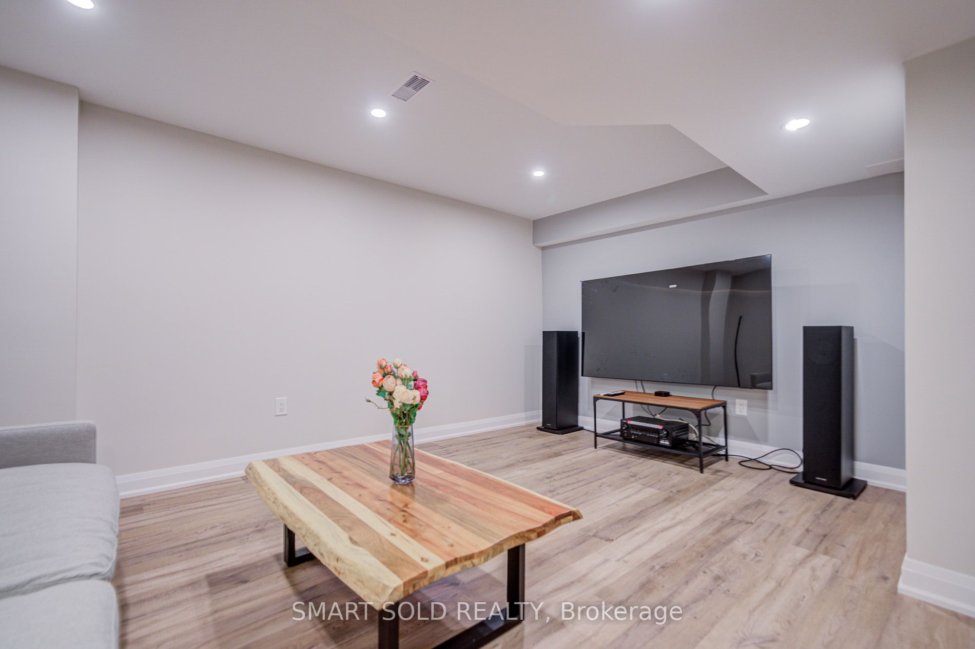 75 Hoey Crescent Property Photo 46