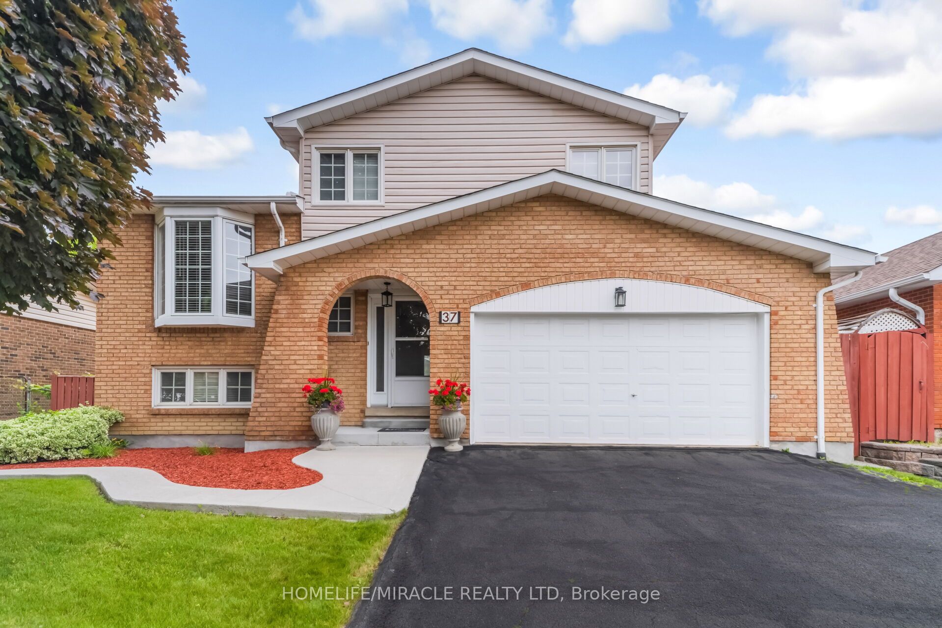 37 Blackthorn Lane Property Photo 2