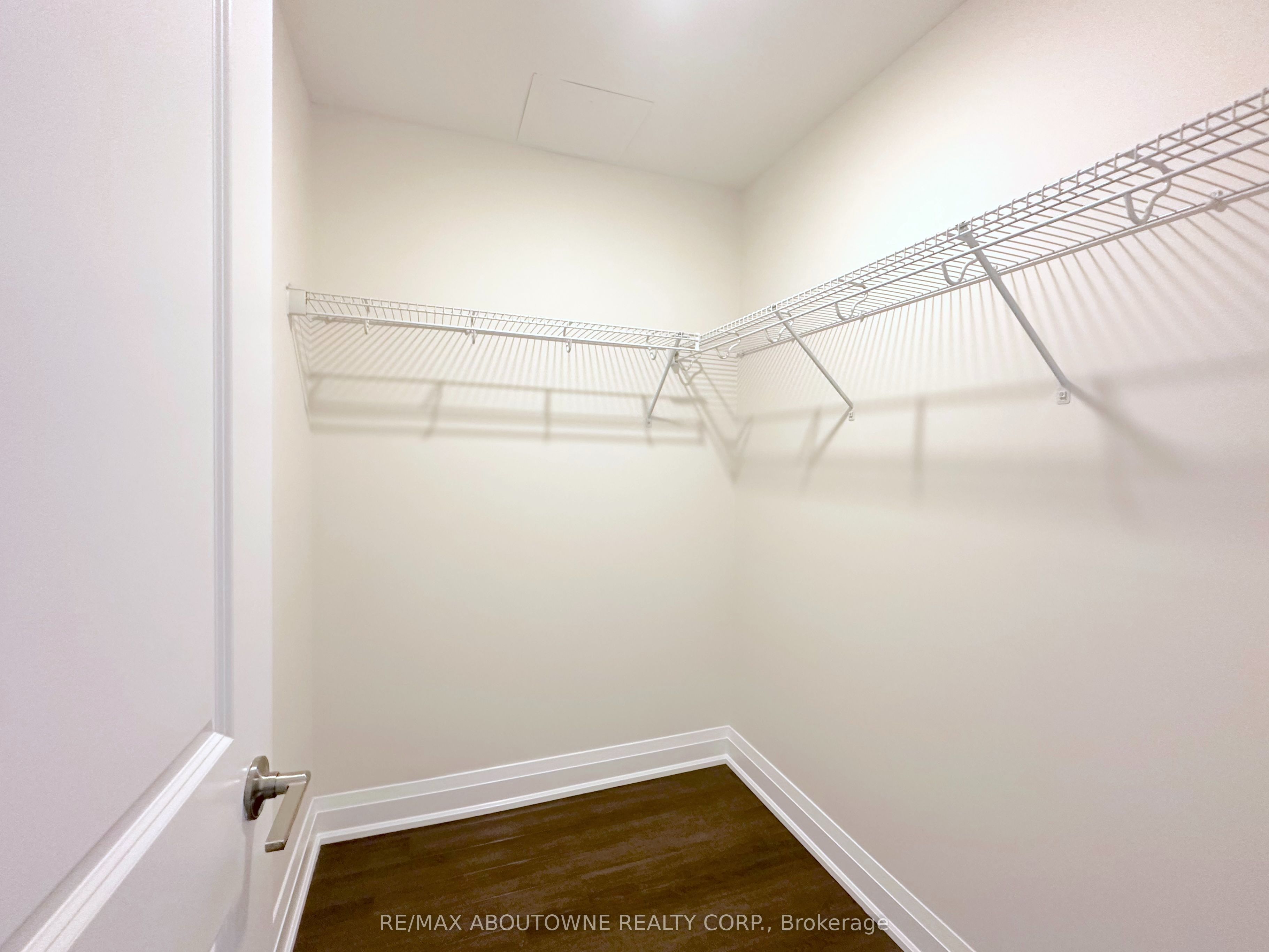 2333 Taunton Road 319 Property Photo 14