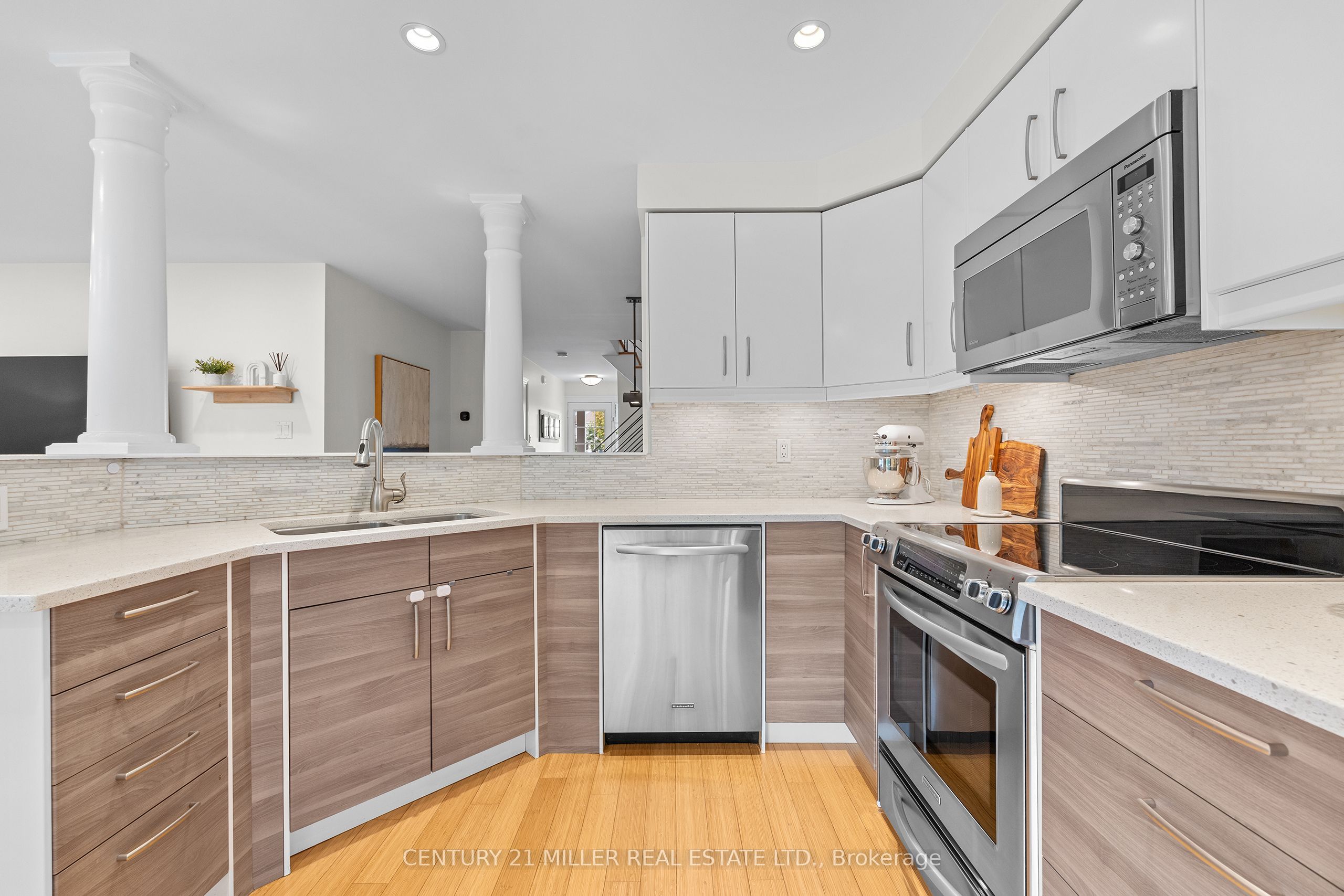 2495 Wooden Hill Circle Property Photo 8