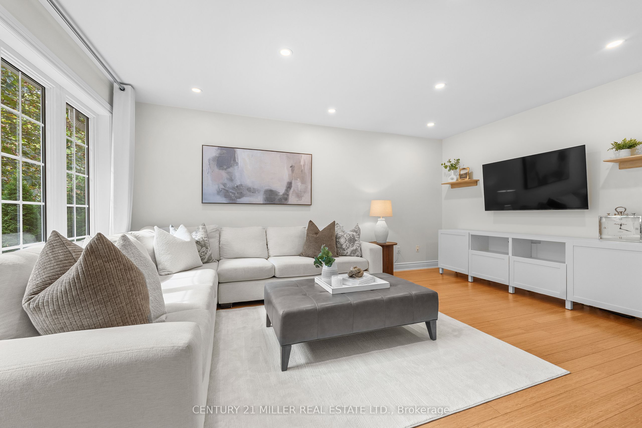 2495 Wooden Hill Circle Property Photo 11