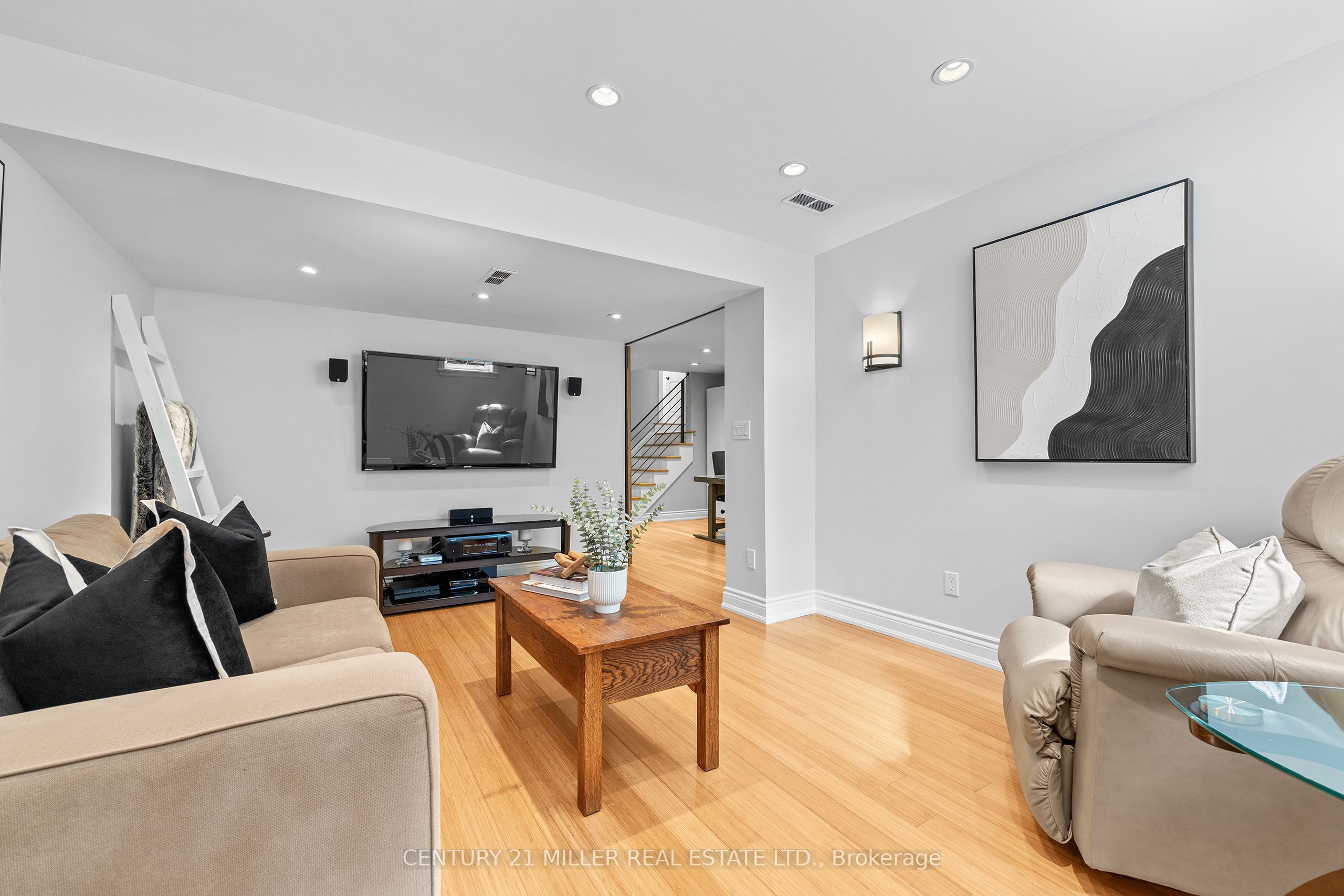 2495 Wooden Hill Circle Property Photo 22