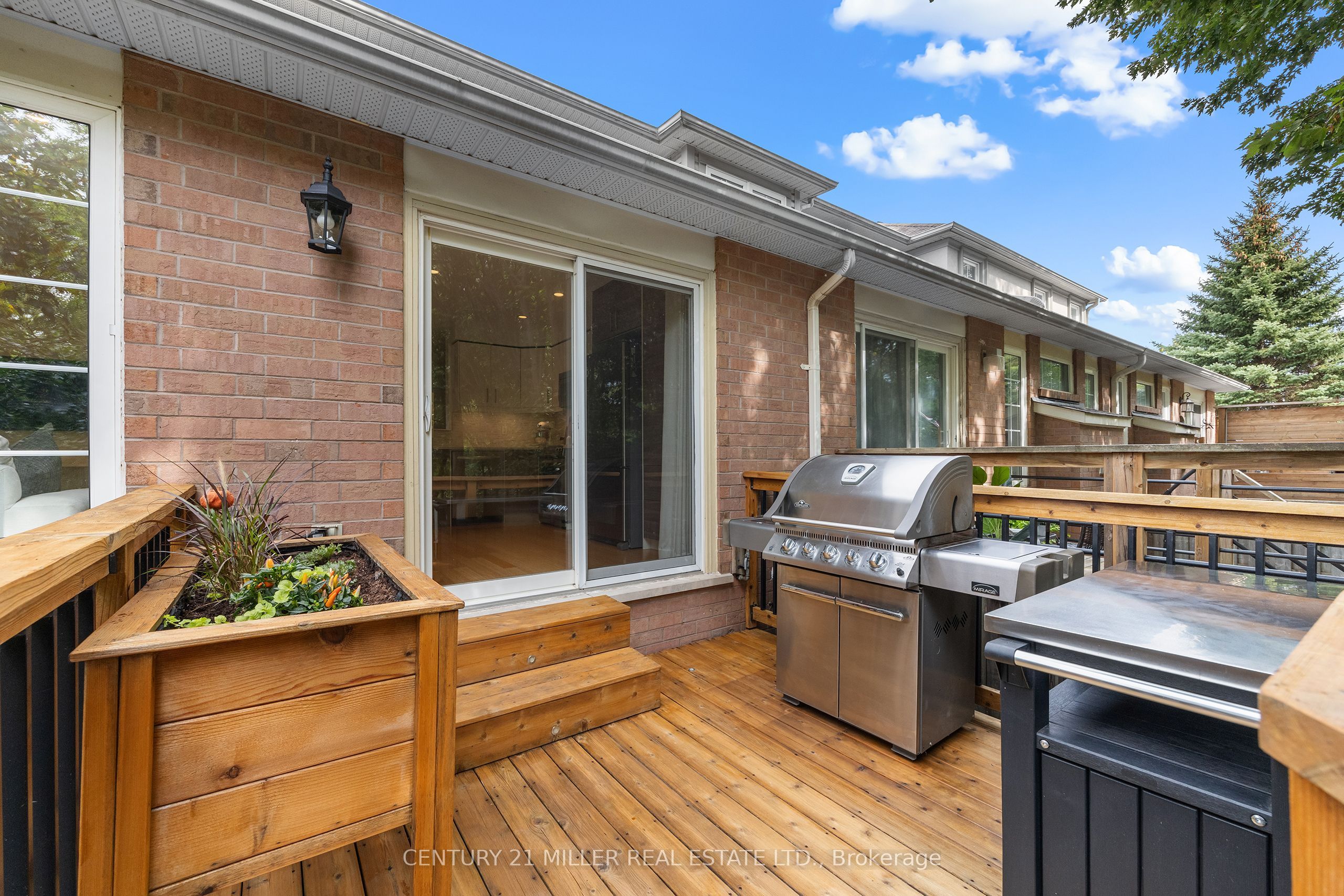 2495 Wooden Hill Circle Property Photo 29