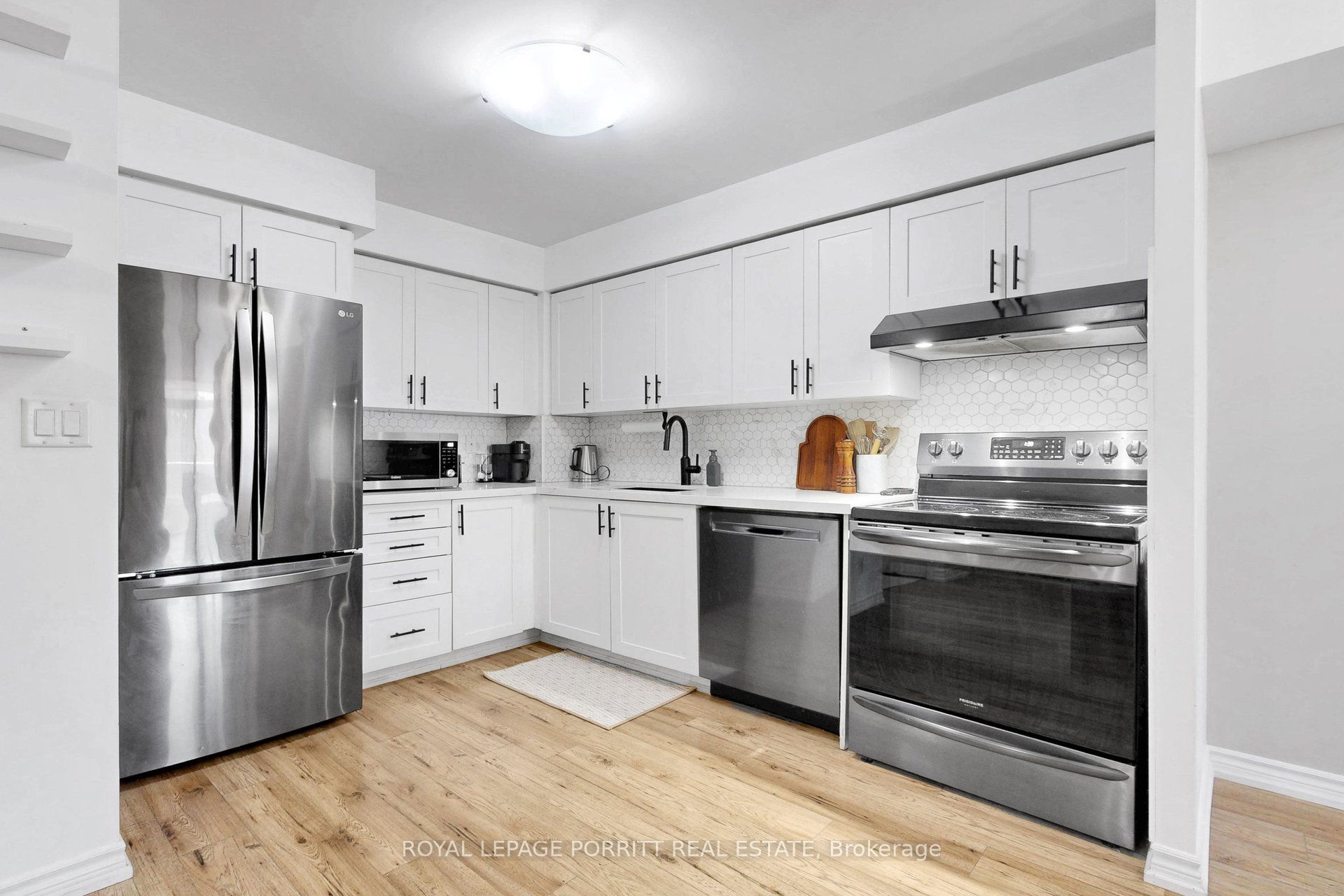 3888 Duke Of York Boulevard 927 Property Photo 2