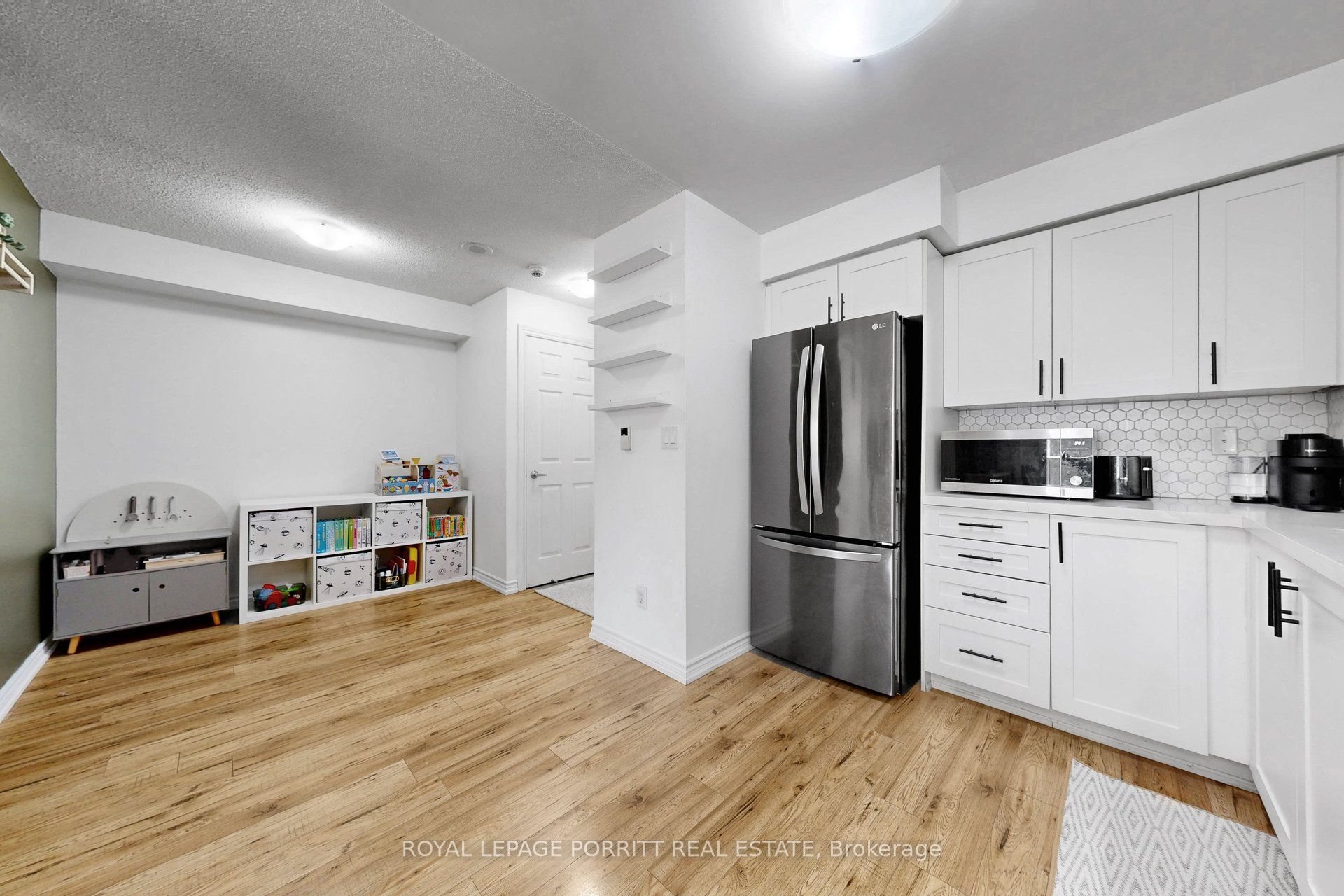 3888 Duke Of York Boulevard 927 Property Photo 5