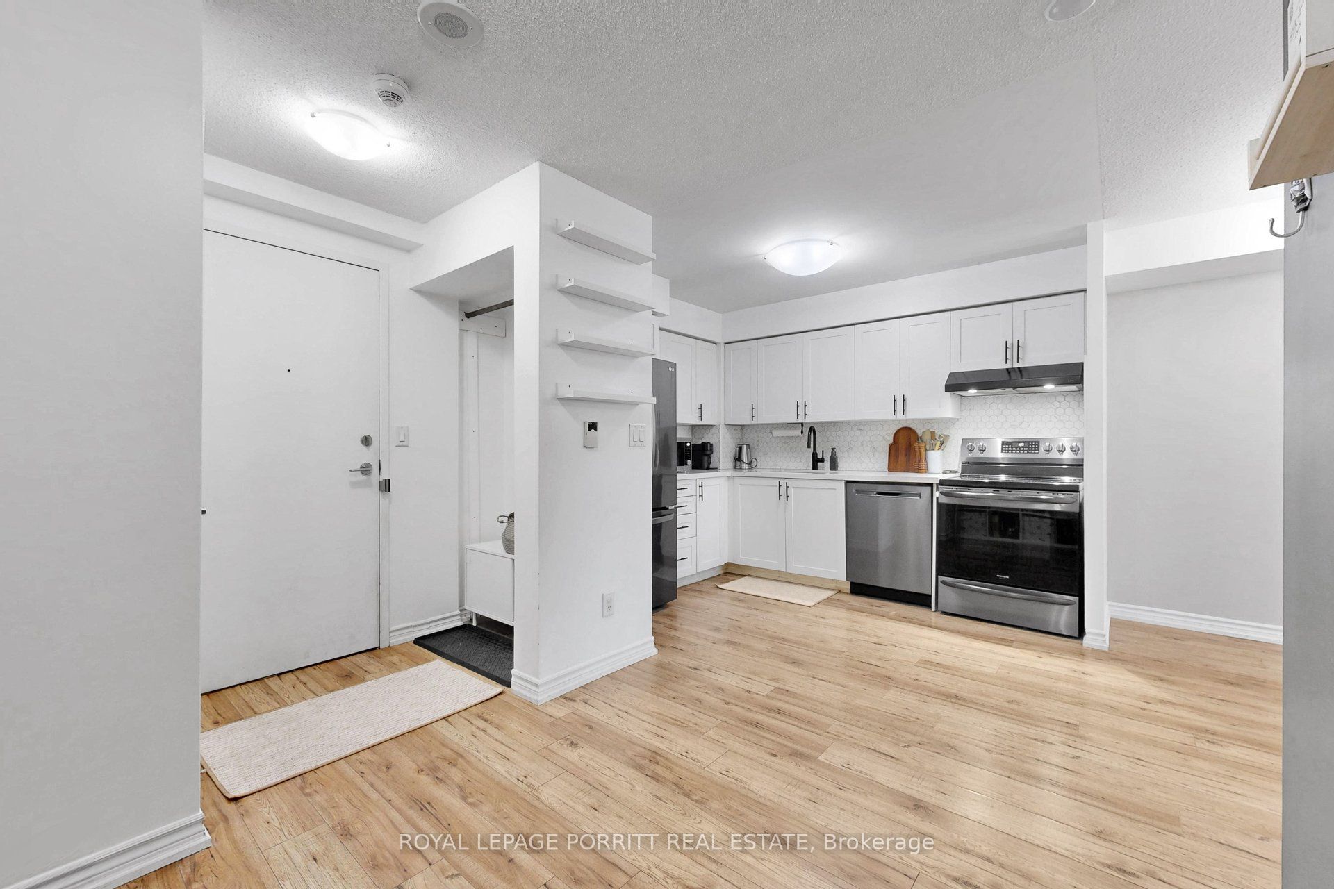 3888 Duke Of York Boulevard 927 Property Photo 6