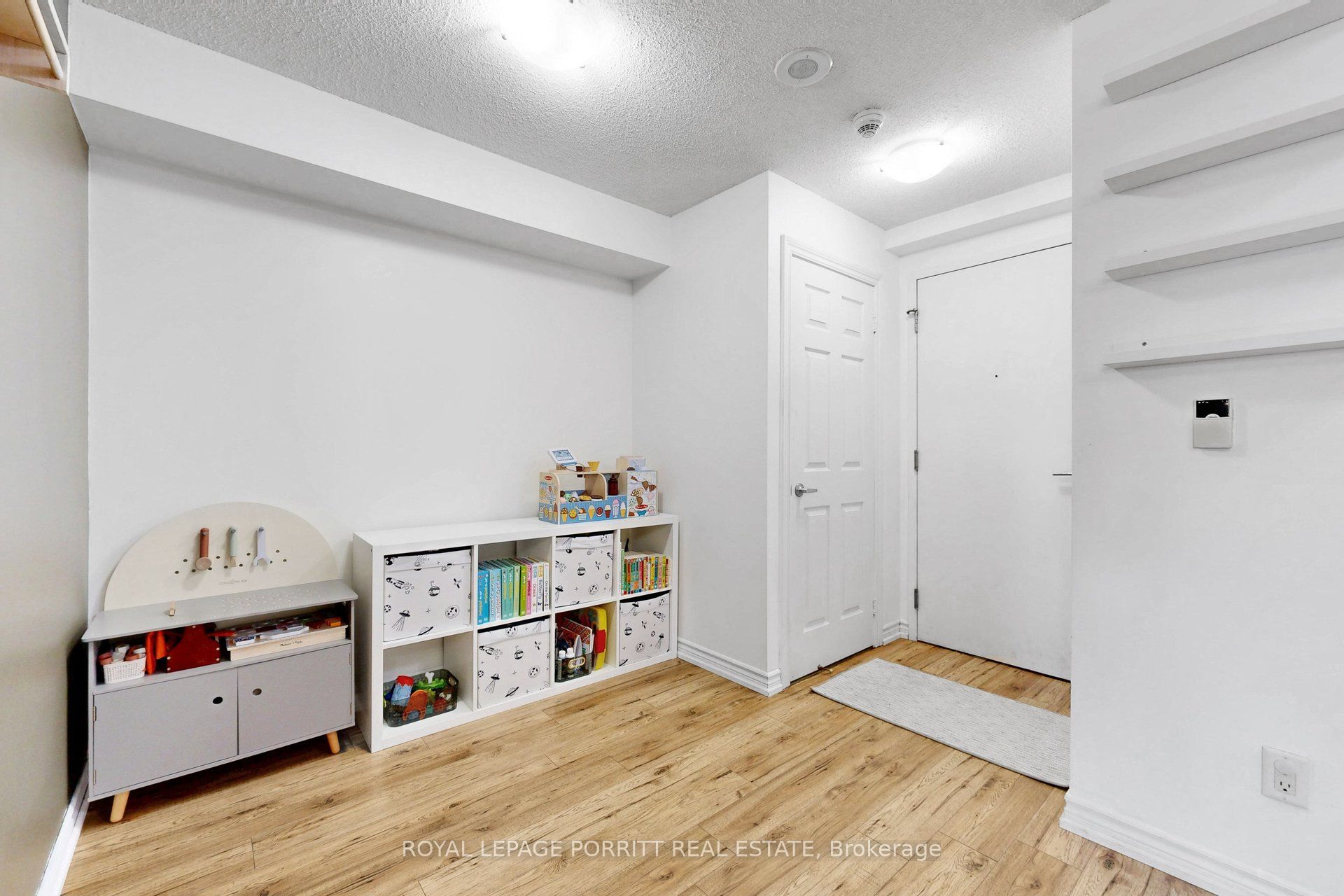 3888 Duke Of York Boulevard 927 Property Photo 8