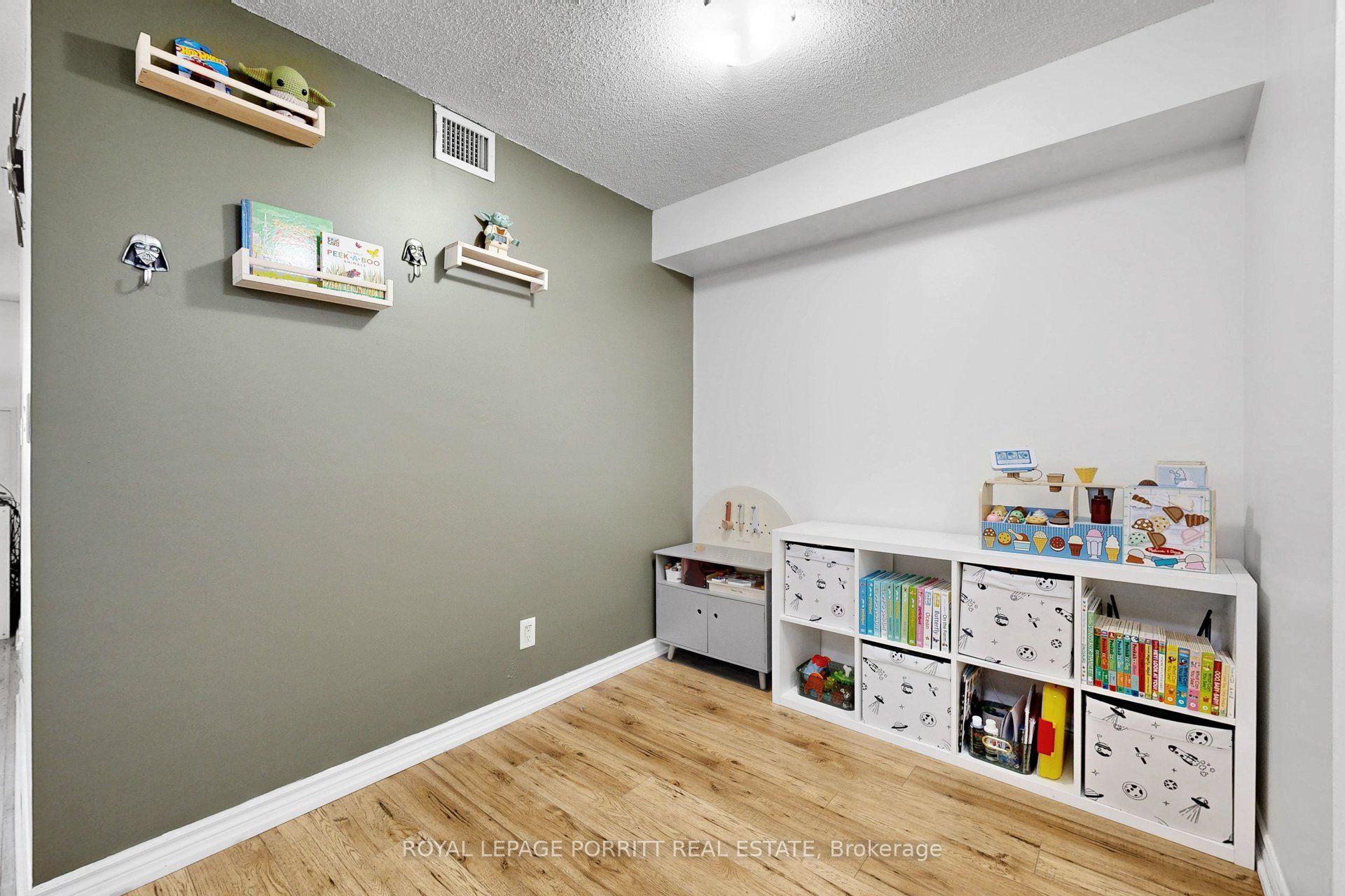 3888 Duke Of York Boulevard 927 Property Photo 9