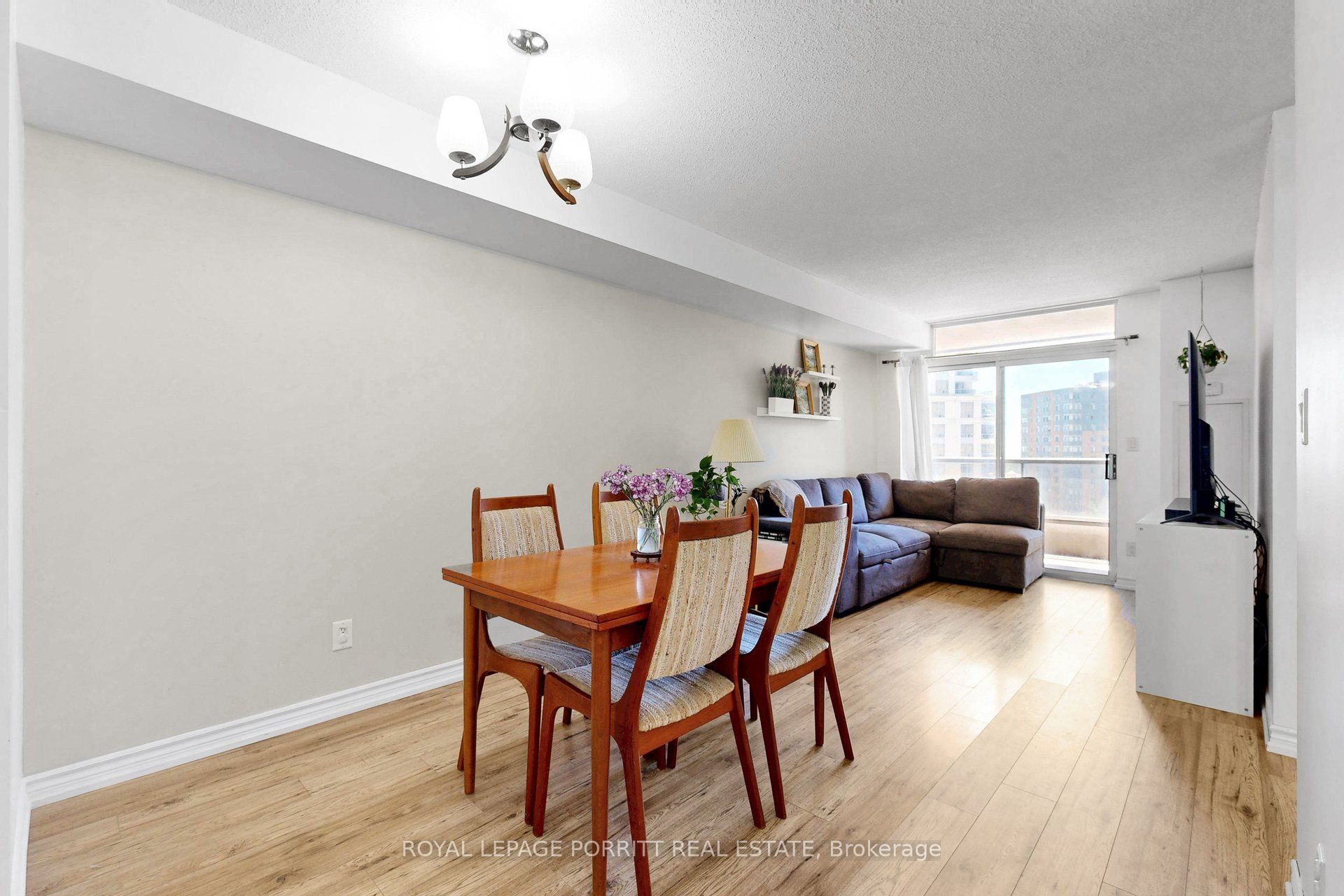 3888 Duke Of York Boulevard 927 Property Photo 11
