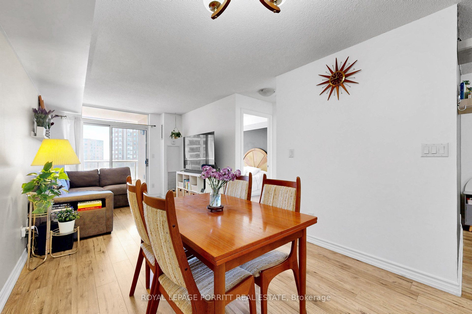 3888 Duke Of York Boulevard 927 Property Photo 12