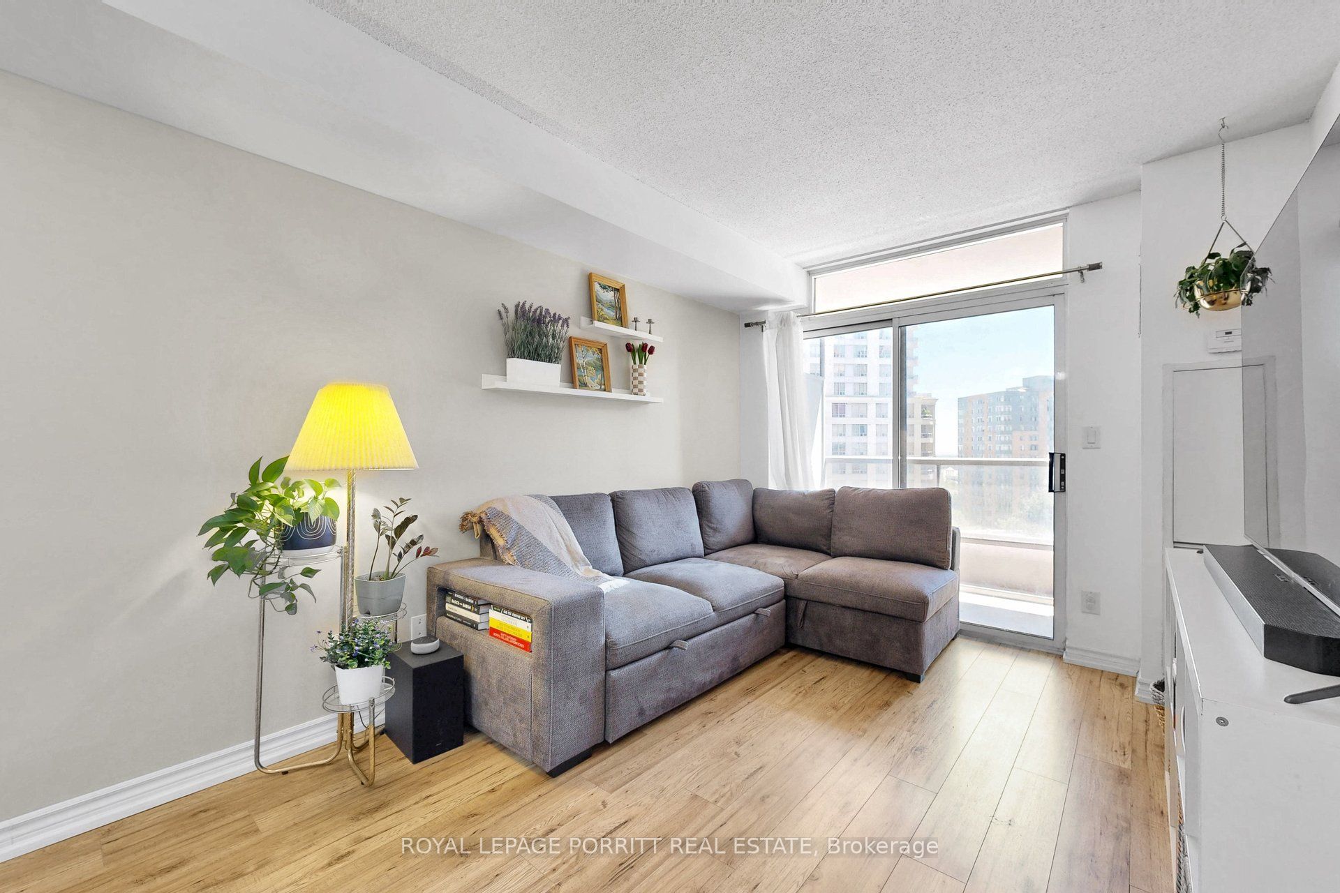 3888 Duke Of York Boulevard 927 Property Photo 15