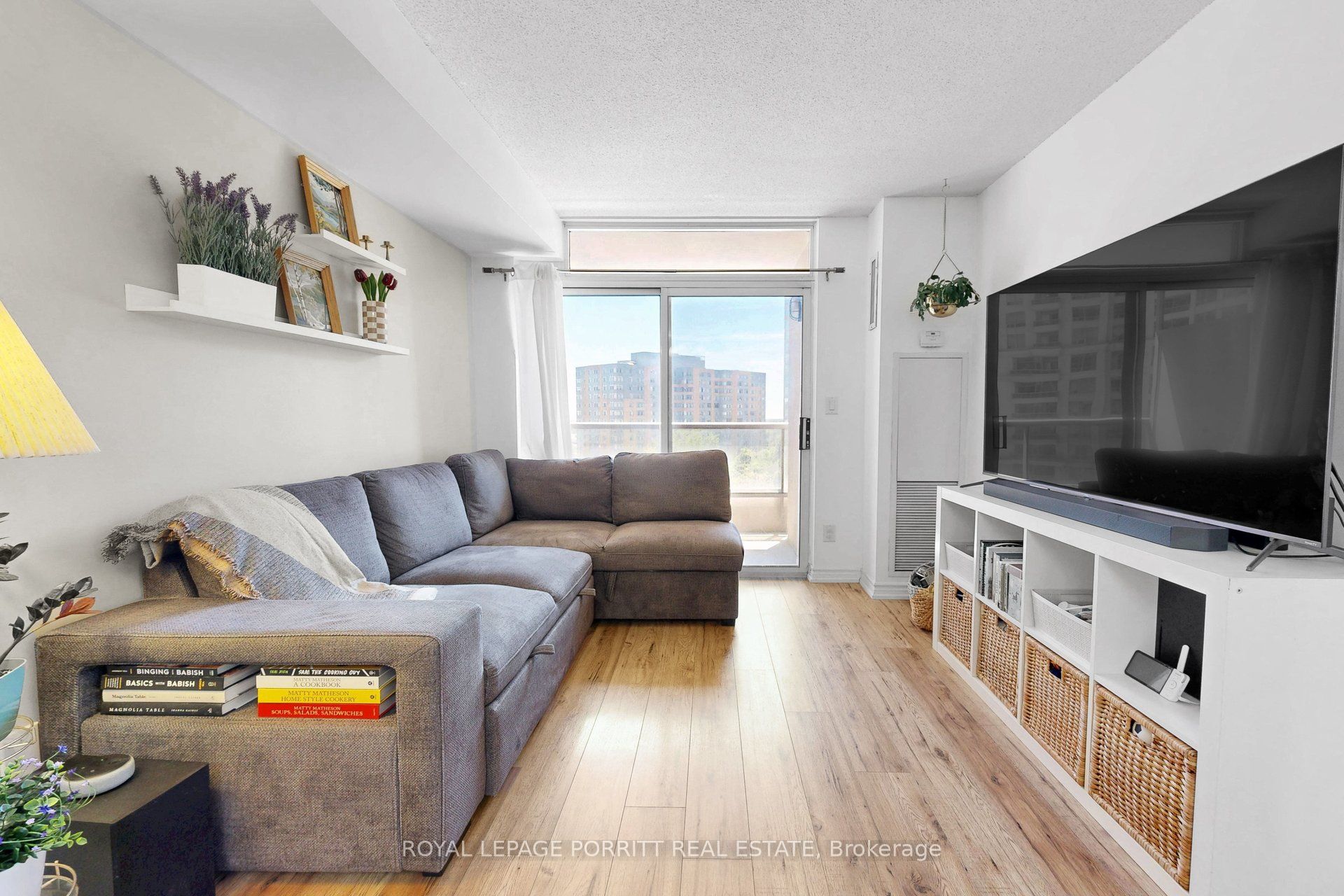 3888 Duke Of York Boulevard 927 Property Photo 16