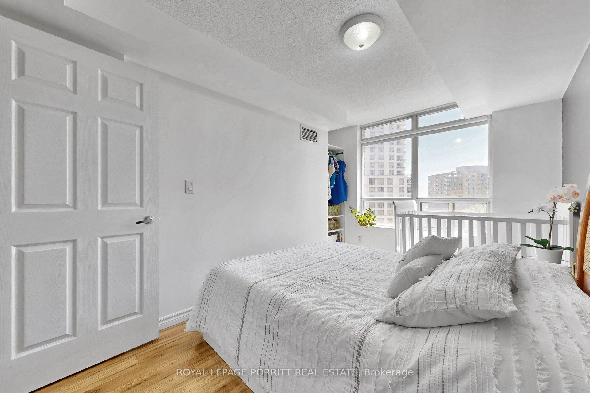 3888 Duke Of York Boulevard 927 Property Photo 21